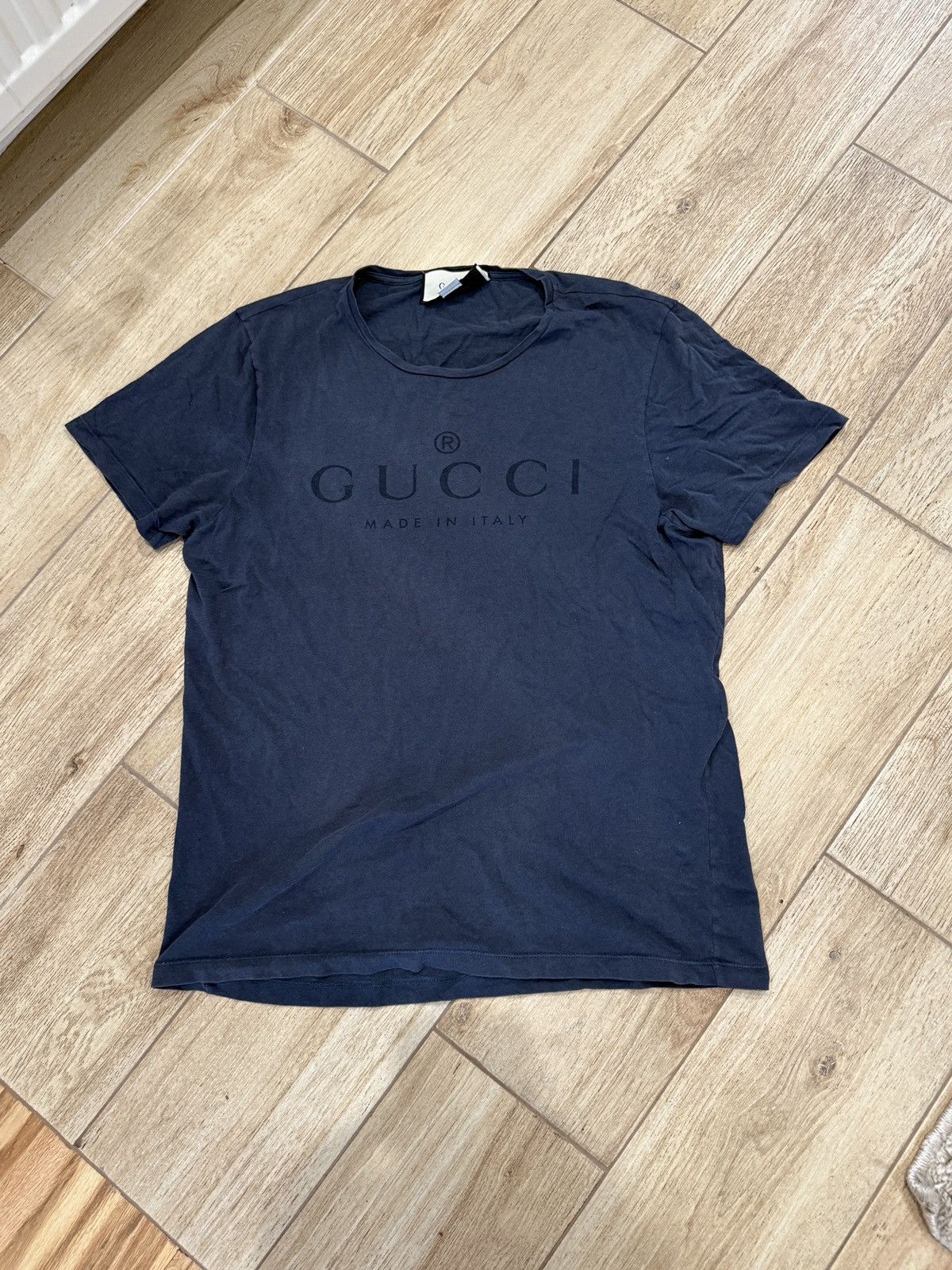 Gucci Gucci logo tshirt tee navy washed RARE Size L / US 10 / IT 46 - 1 Thumbnail