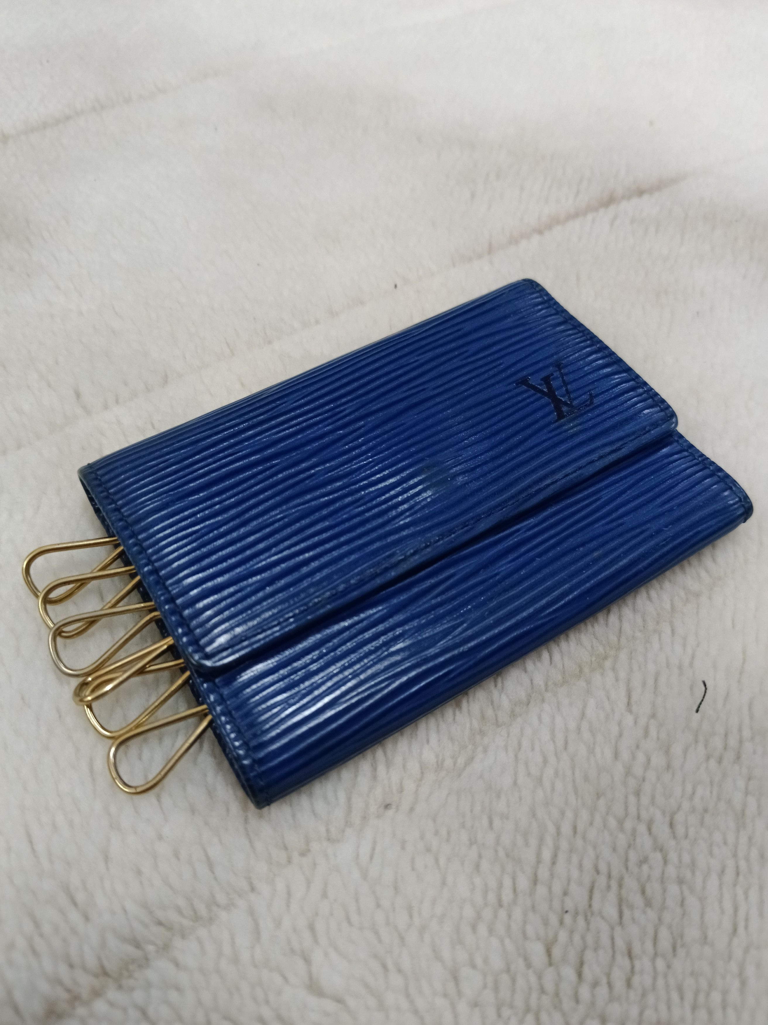 Louis Vuitton Louis Vuitton Blue Epi LeathervKey Holder Size ONE SIZE - 7 Thumbnail