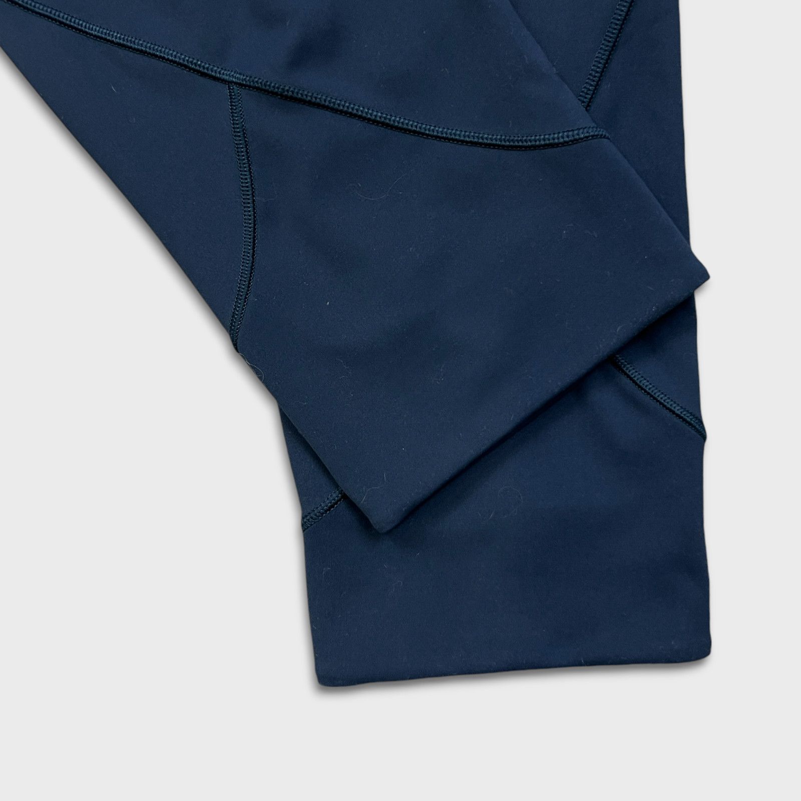 Lululemon Lululemon In Movement Crop PantsHigh Rise Everlux 19 Legging Size 32" / US 10 / IT 46 - 8 Thumbnail