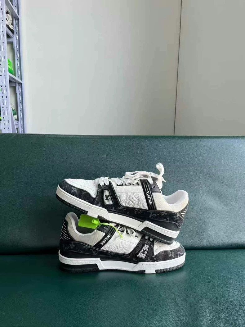 Louis Vuitton Louis Vuitton Louis Vuitton LV Trainer Sneakers Black Whit Size US 10 / EU 43 - 4 Thumbnail