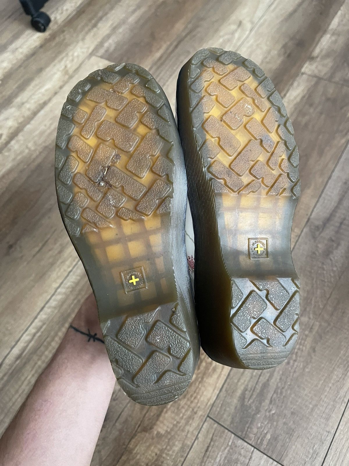 Dr. Martens Dr Martens Snowflake Boots Low Top Size US 6 / IT 36 - 15 Thumbnail