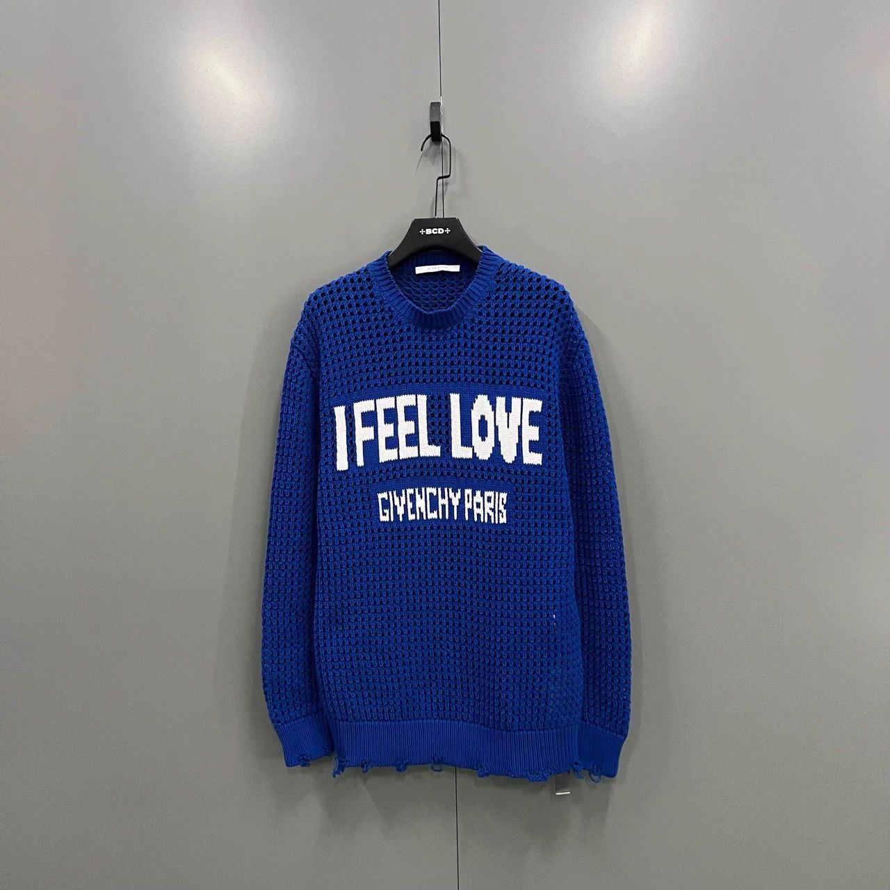 Givenchy Givenchy blue print logo knit sweater M 95 new Size US M / EU 48-50 / 2 - 1 Thumbnail