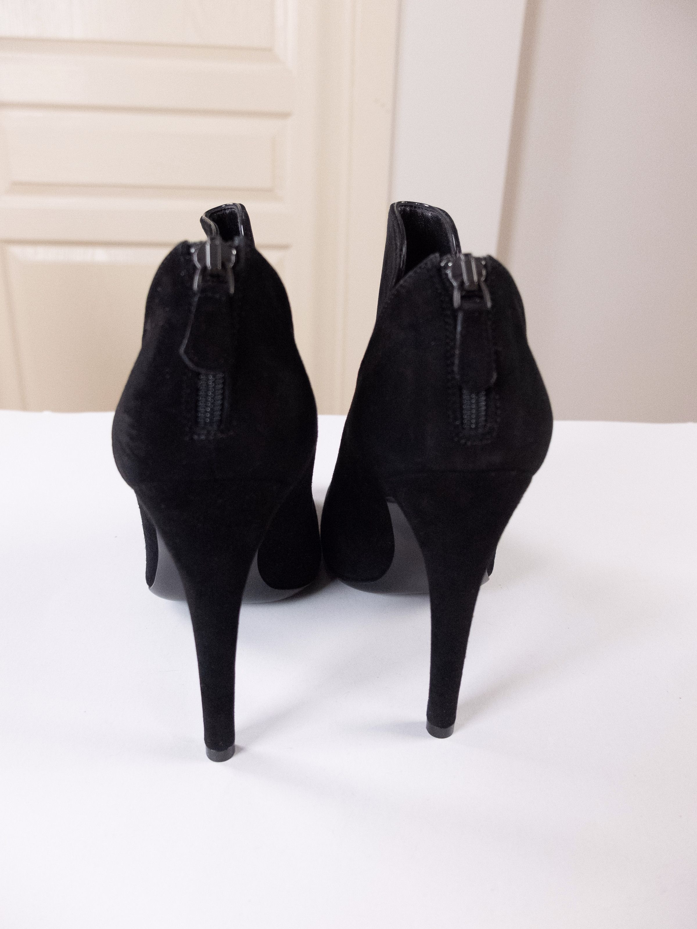 Bottega Veneta BOTTEGA VENETA black suede cutout boots bootie 7.5 37.5 q Size US 7.5 / IT 37.5 - 6 Thumbnail