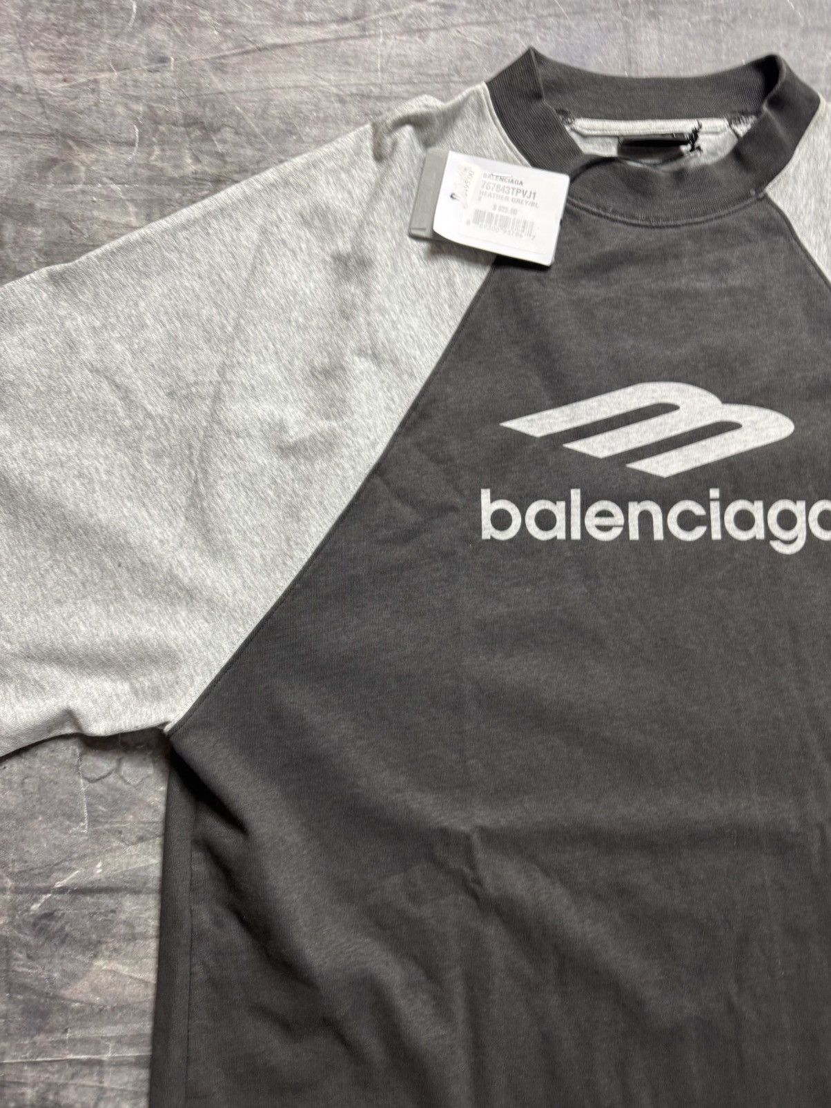 Balenciaga Balenciaga 3B Logo Crewneck T-Shirt in Grey Size US XL / EU 56 / 4 - 5 Thumbnail