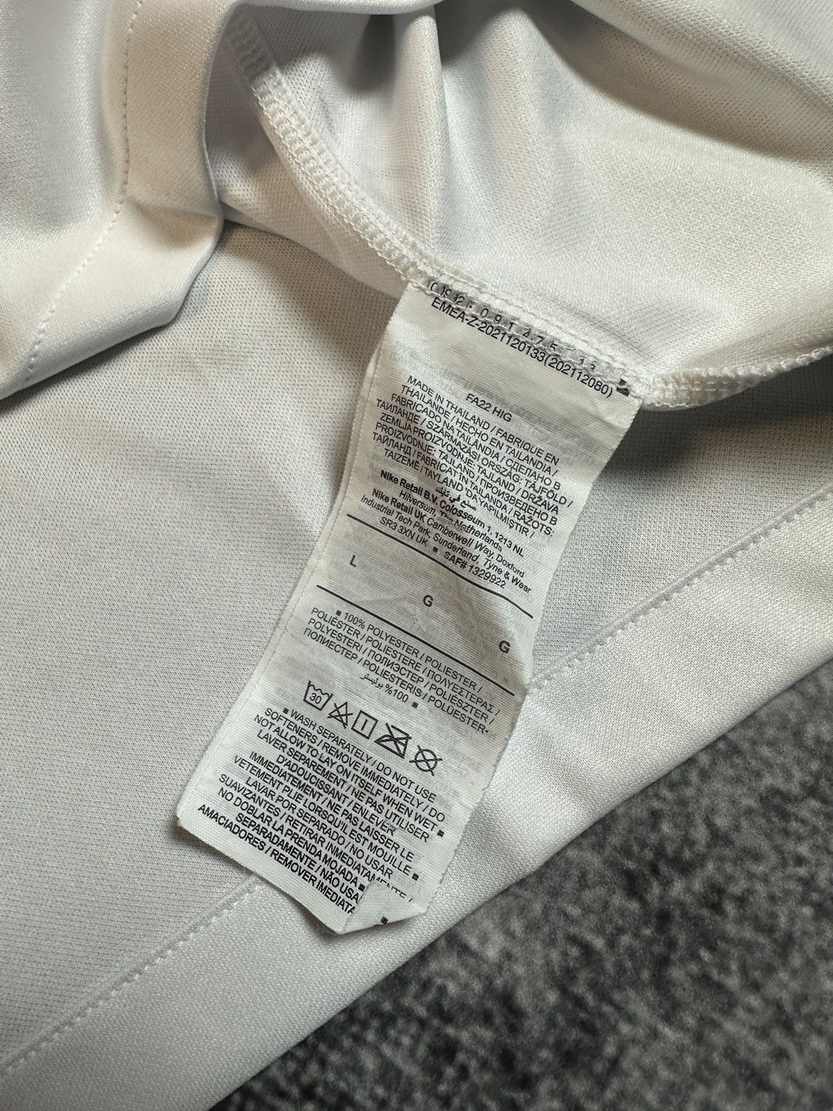 Nike Nike England Soccer Jersey Blokecore Rare Casual Style VTg L Size US L / EU 52-54 / 3 - 6 Thumbnail