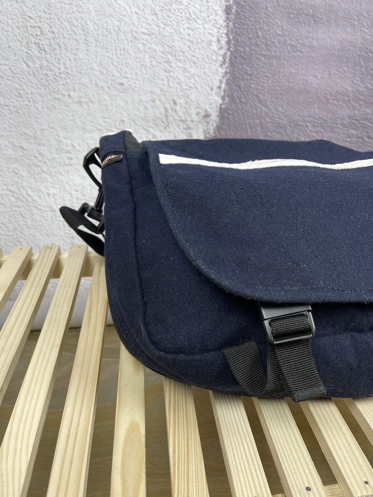 Eastpak Eastpak Delegate vintage logo blue navy crossbody bag Size ONE SIZE - 6 Thumbnail