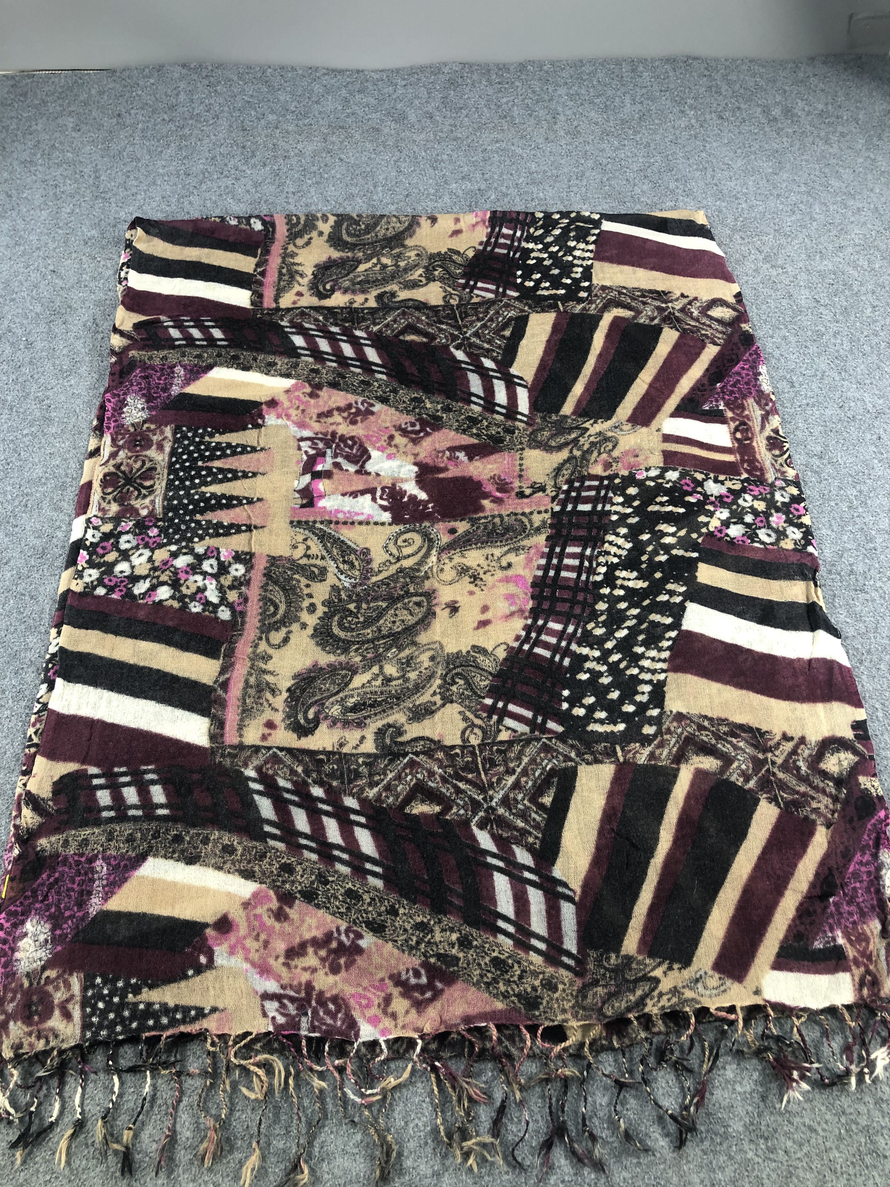 Vintage Glen Prince Scarf / Shawl / Muffler / Neckwear / Babushka Size ONE SIZE - 2 Thumbnail