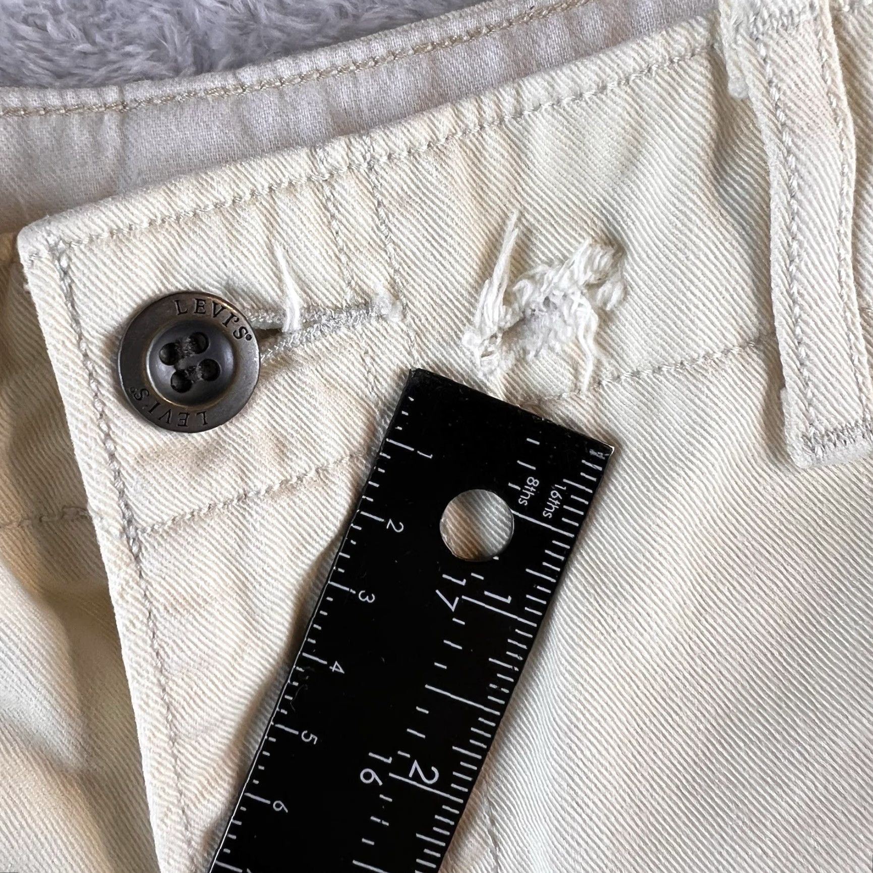 Levi's Levi's Cargo Shorts Mens 29 Ivory Cotton Canvas Flat Front Zip Pocket Read Casual Distressed 10" Inseam Regular Rise 10-12in 29x10" Ivory Size US 29 - 5 Thumbnail
