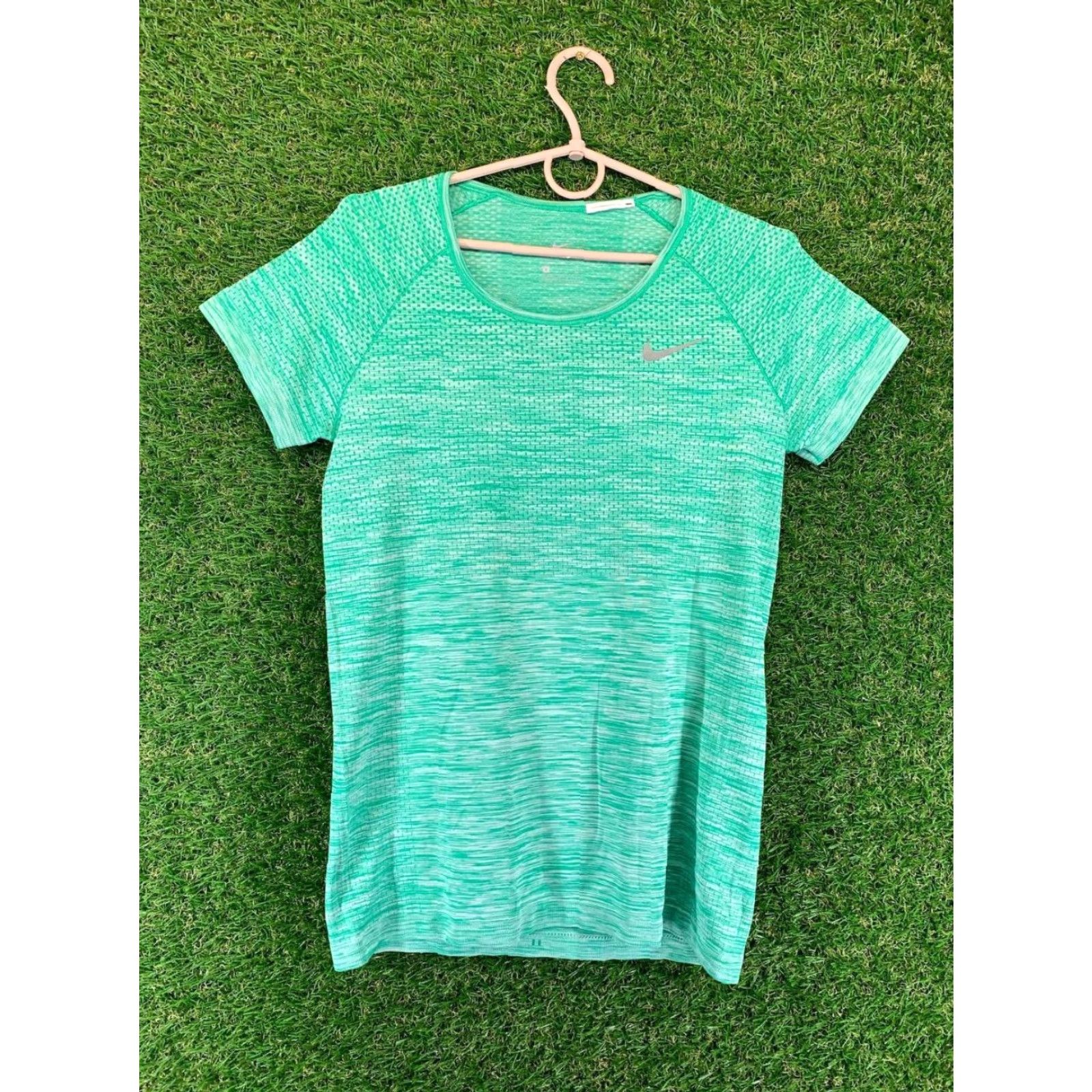 Nike NIKE DRI-FIT ORIGINAL RUN RUNNING WOMEN TRAINING SHIRT JERSEY SIZE S SMALL GREEN Women Shirt S Green Nike Dri-Fit Run Training jersey Size S / US 4 / IT 40 - 2 Thumbnail