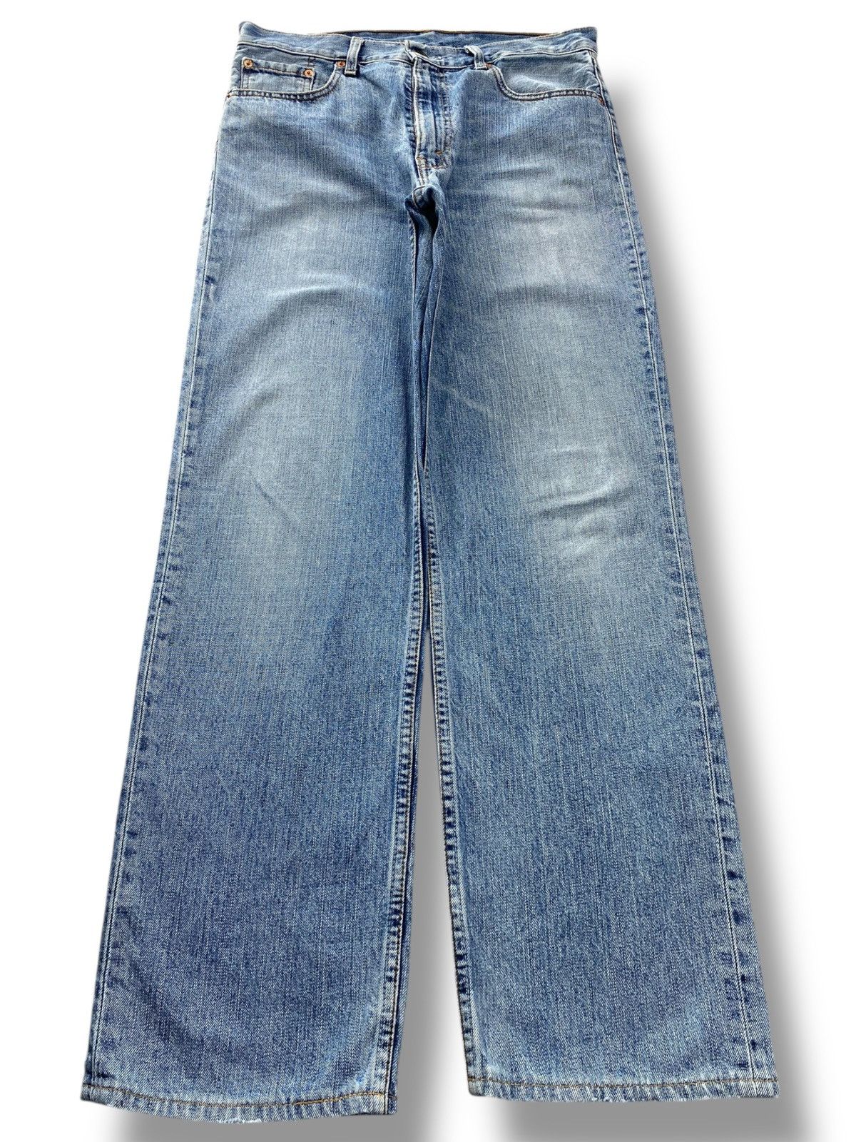 Levi’s Light Wash Straight Leg Style Jeans