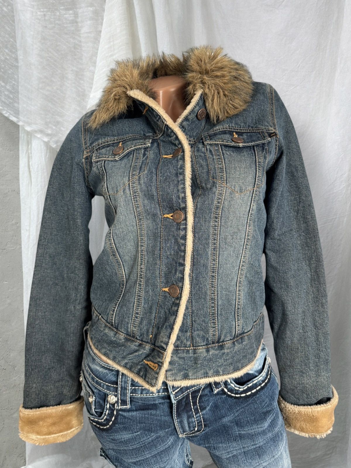 Abercrombie & Fitch Abercombie & Fitch Vintage Faux Fur Denim Jacket Size S / US 4 / IT 40 - 1 Thumbnail
