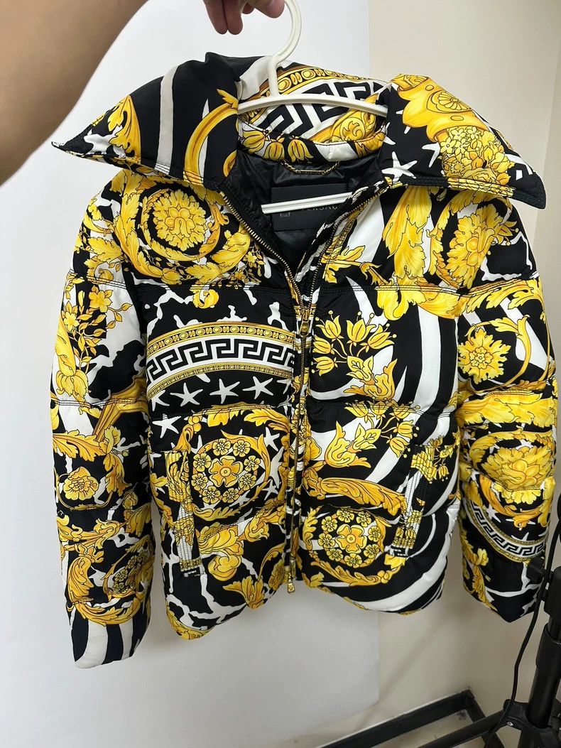 Versace Versace Gold printed down jacket Size US XS / EU 42 / 0 - 1 Thumbnail
