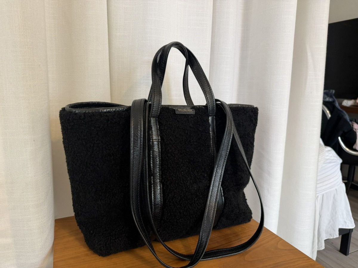 Balenciaga Balenciaga Black Shearling Barbes Tote Bag Size ONE SIZE - 7 Thumbnail
