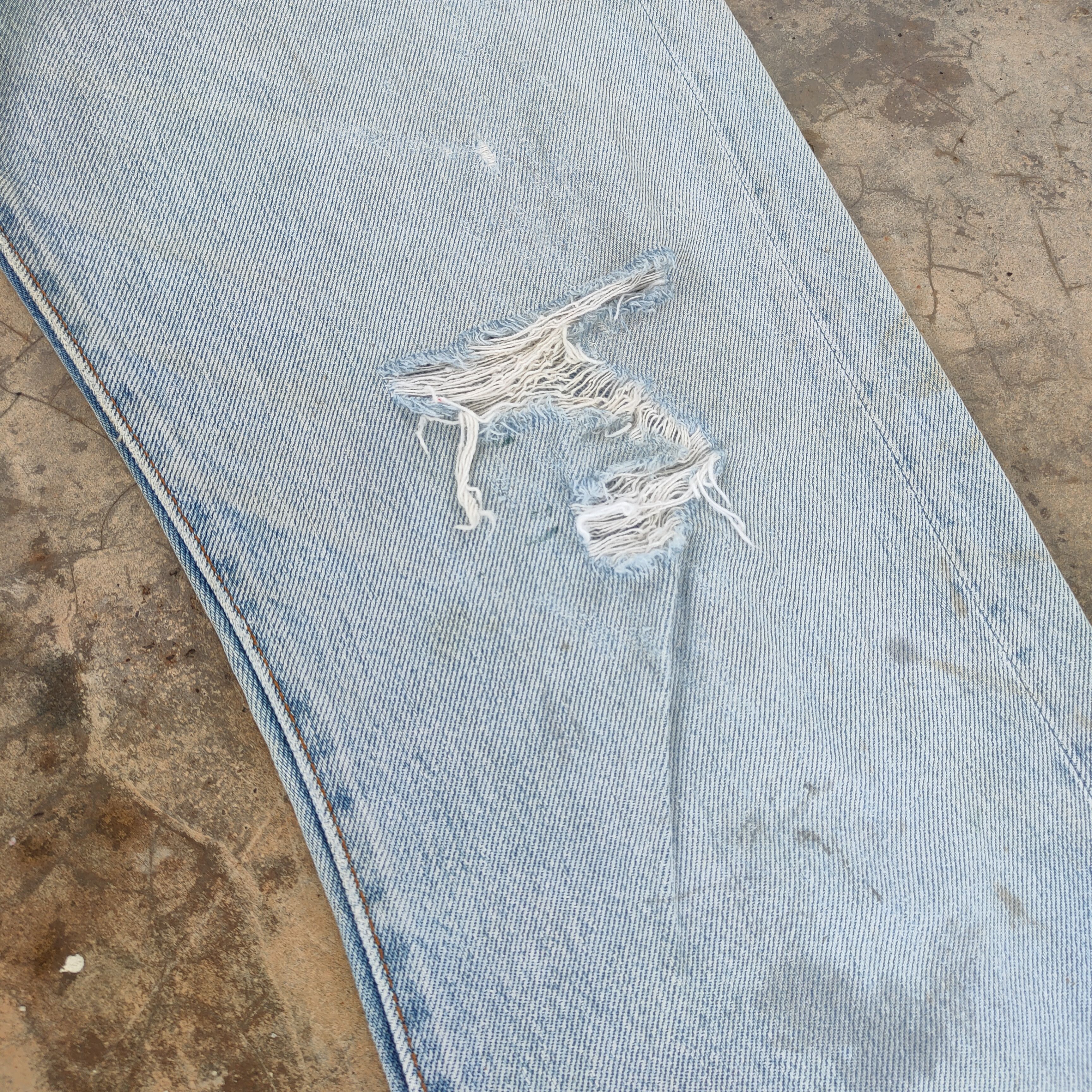 Levi's Vintage Clothing VINTAGE LEVI'S 501 90’ FADED DISTRESSED JEANS DENIM PANTS Size US 28 / EU 44 - 5 Thumbnail
