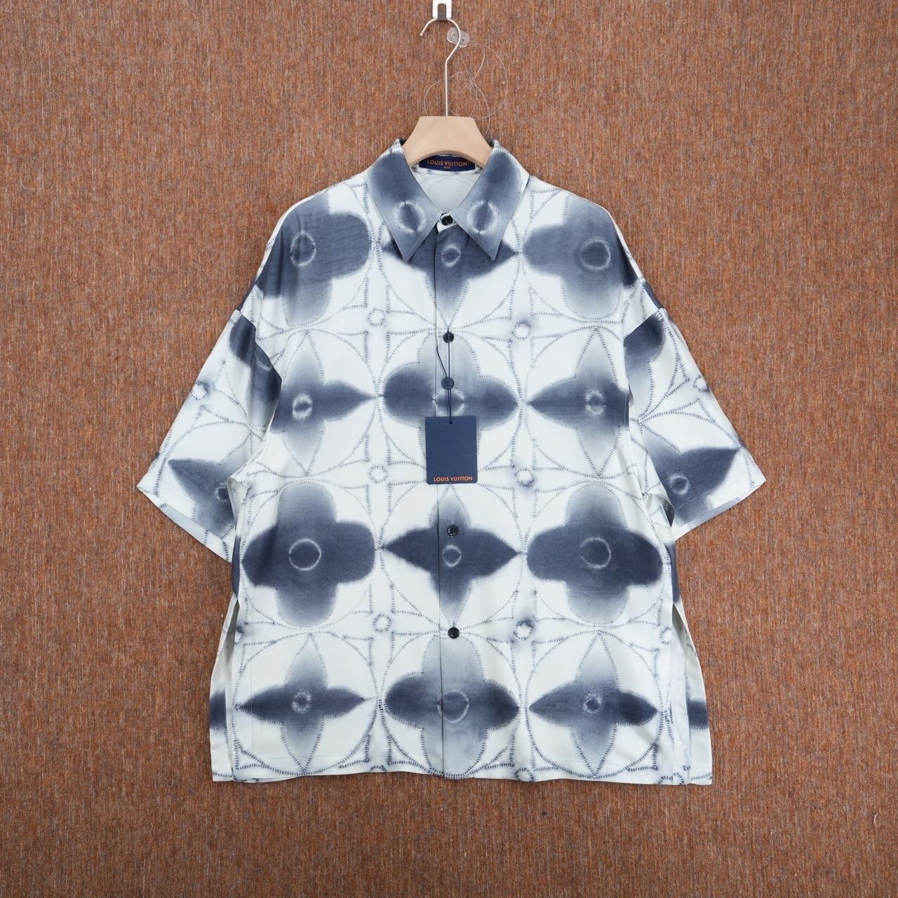 Louis Vuitton Louis Vuitton Silk Tie-Dye Short-Sleeve Shirt Size XS / US 0-2 / IT 36-38 - 1 Thumbnail
