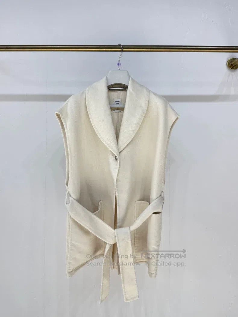 Hermes Hermes Pig Nose Silver Buckle Cashmere Vest Jacket Size XS / US 0-2 / IT 36-38 - 1 Thumbnail