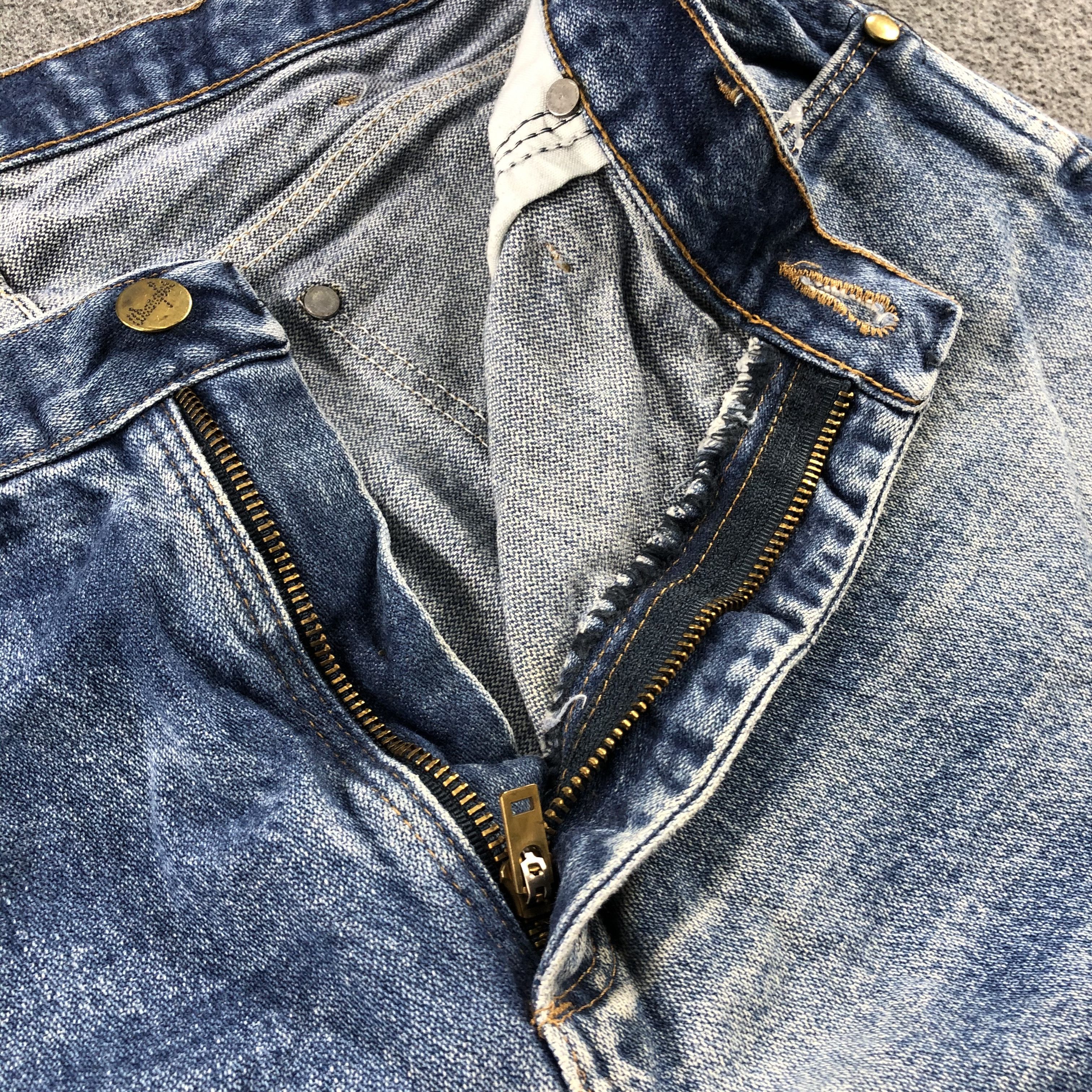Vintage Vintage Blue Wash Wrangler Jeans-J2296 Size US 35 - 8 Thumbnail