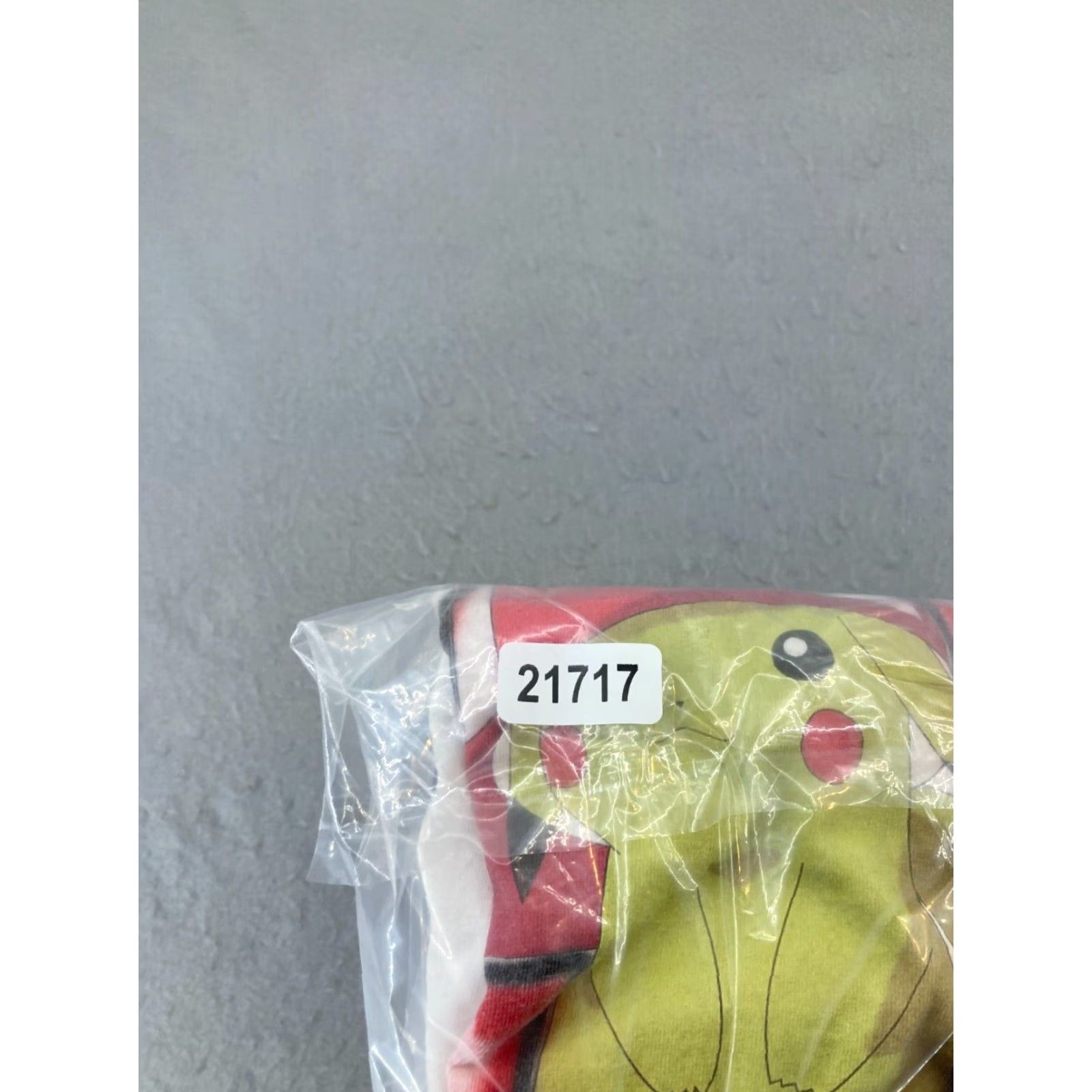 Hanes Airbrush Hanes TShirt XL White Pikachu Pokemon 90s Mens Size US XL / EU 56 / 4 - 7 Thumbnail