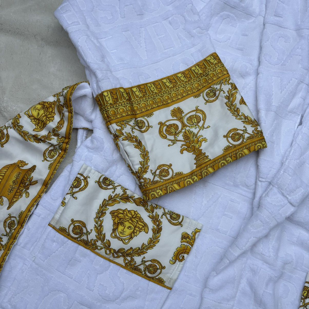 Versace Versace White / Gold Baroque Embossed Robe Size US L / EU 52-54 / 3 - 4 Thumbnail
