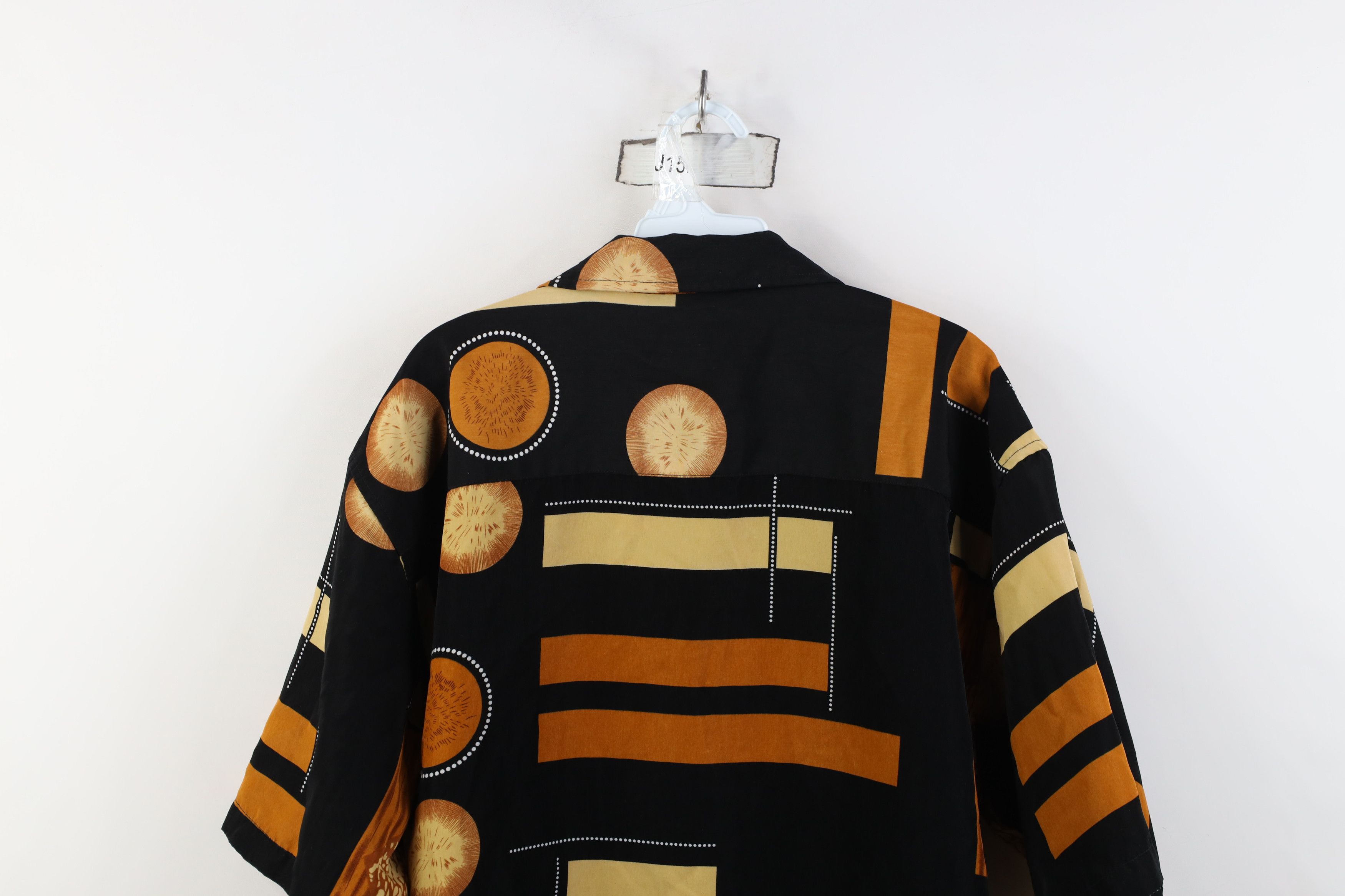 Vintage Vintage 90s Streetwear Geometric Camp Collar Button Shirt Size US L / EU 52-54 / 3 - 13 Thumbnail