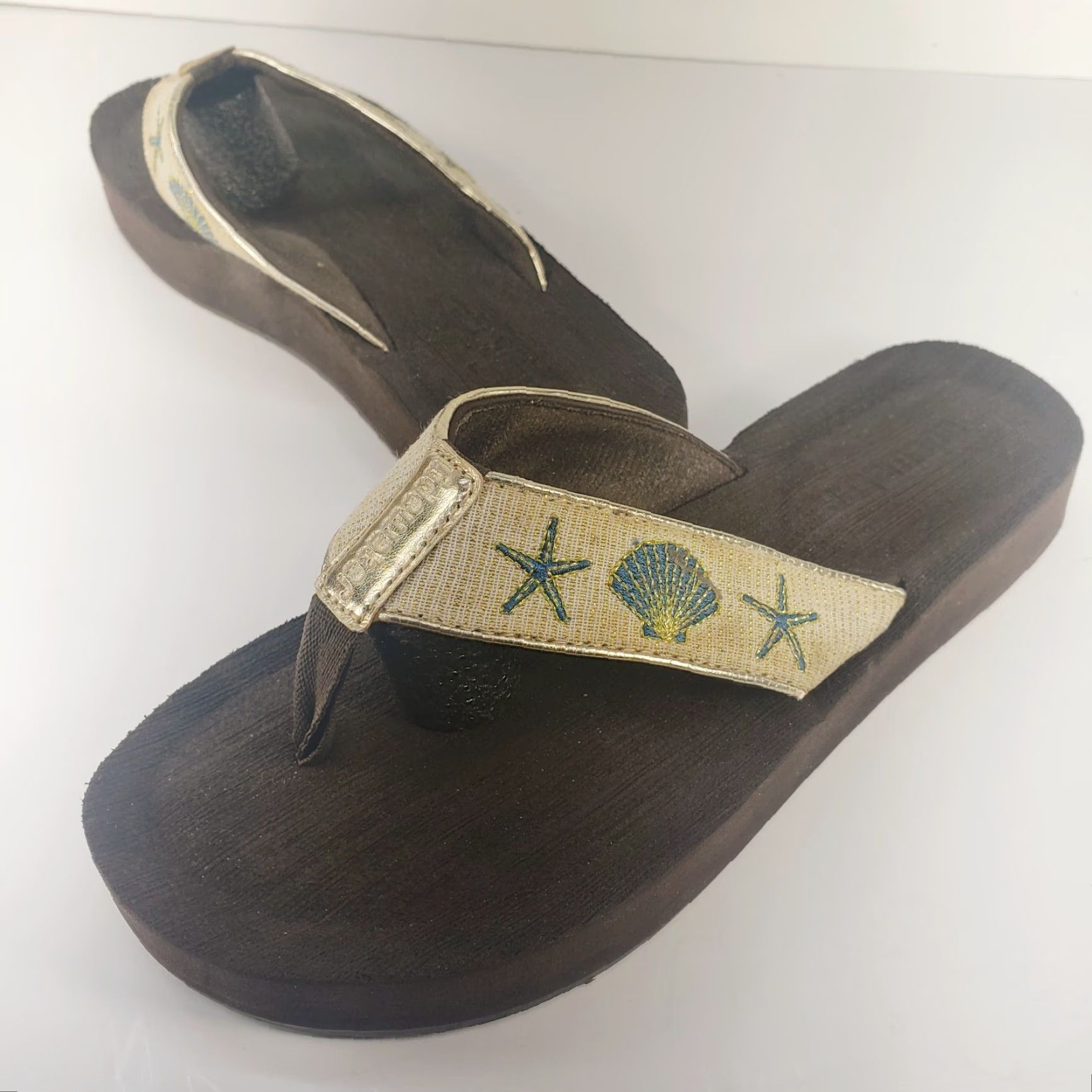 Vintage Tidewater Women's Flip Flops Thong Sandals Gold Starfish Pattern Slip On Size 6-7 Casual Beach Shoes Womens Size US 6 / IT 36 - 3 Thumbnail