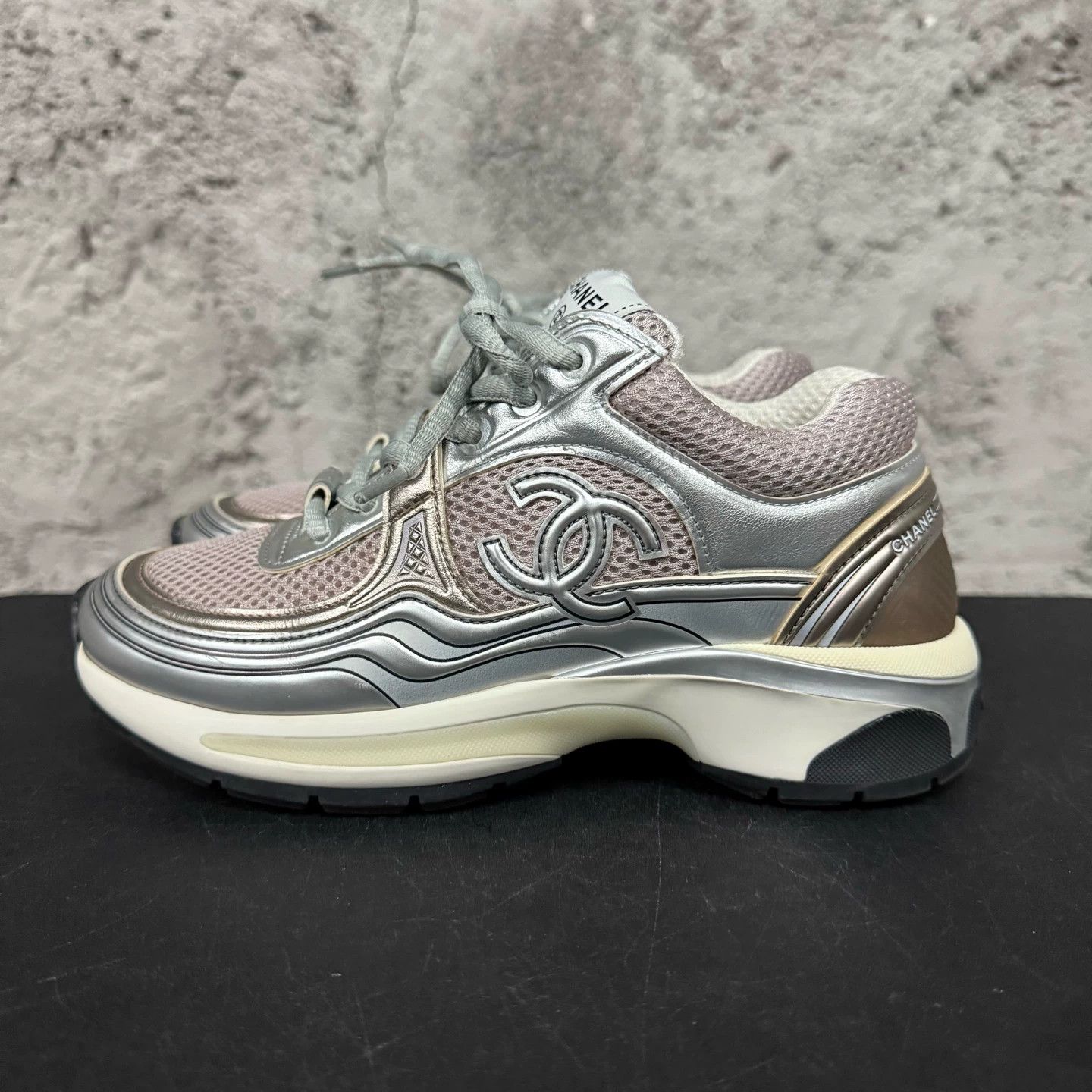 Chanel Chanel Women's 35 sneakers flaws as shown Size US 4 / IT 34 - 2 Thumbnail