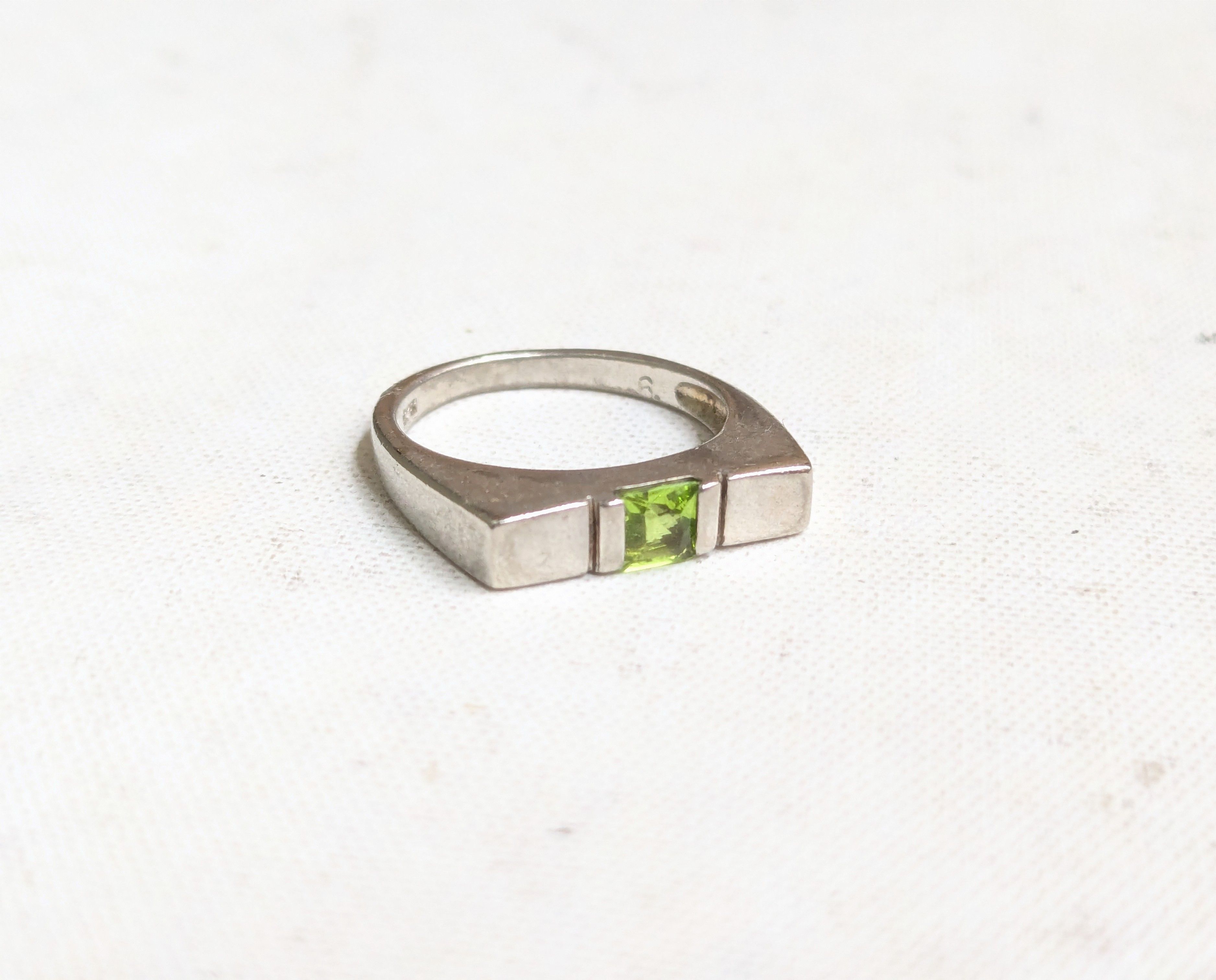 Vintage Vintage Sterling Silver Ring Green Peridot 5.75 Size ONE SIZE - 1 Thumbnail