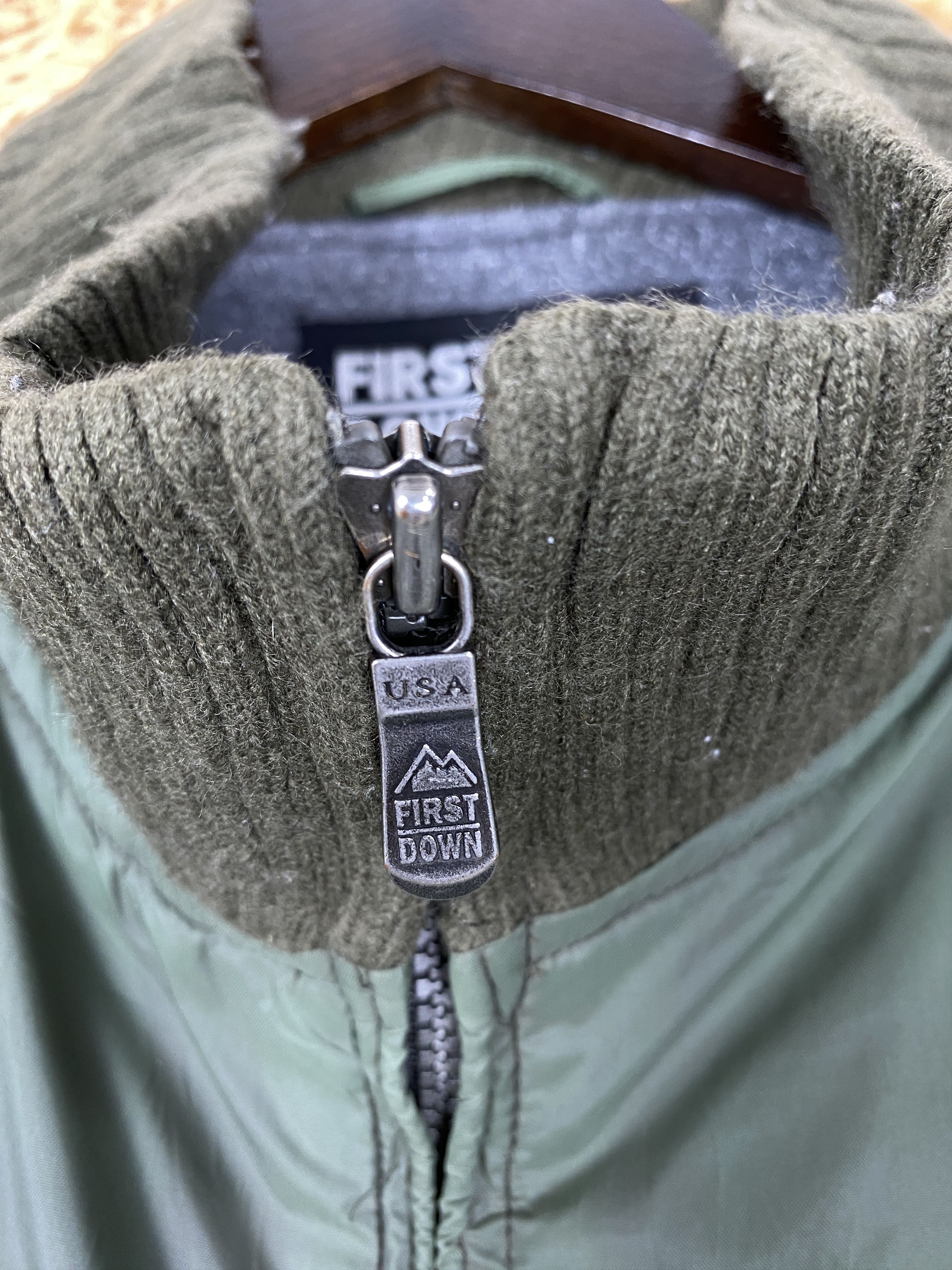 Vintage Vintage First Down Jacket Military Green J2079 Size US S / EU 44-46 / 1 - 4 Thumbnail