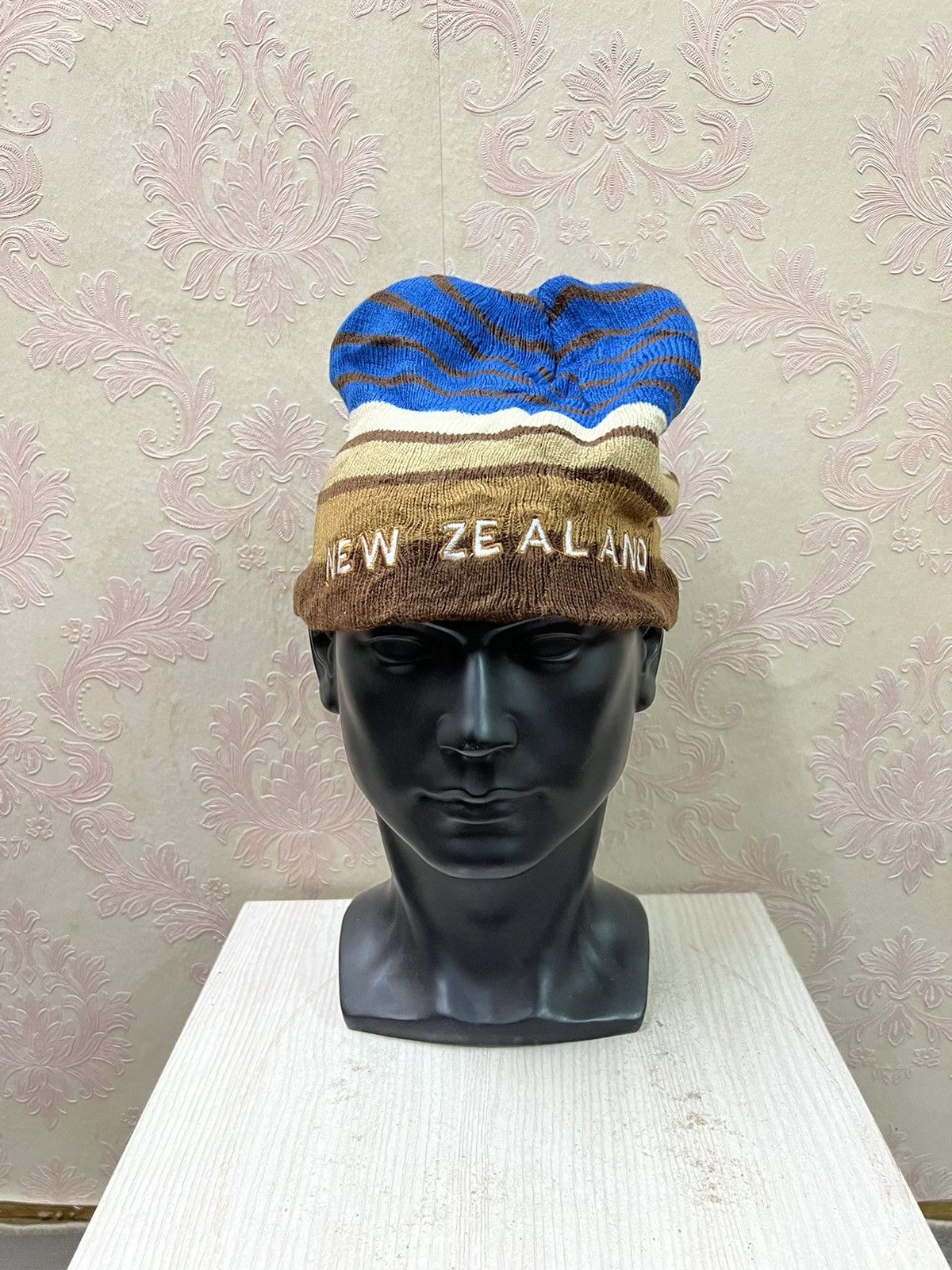 New Zealand Outback Vintage New Zealand Spell Out Beanie Hats Size ONE SIZE - 2 Thumbnail
