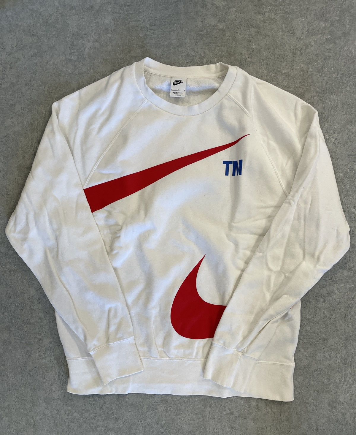 Nike Nike Swoosh red crewneck Size US L / EU 52-54 / 3 - 1 Thumbnail