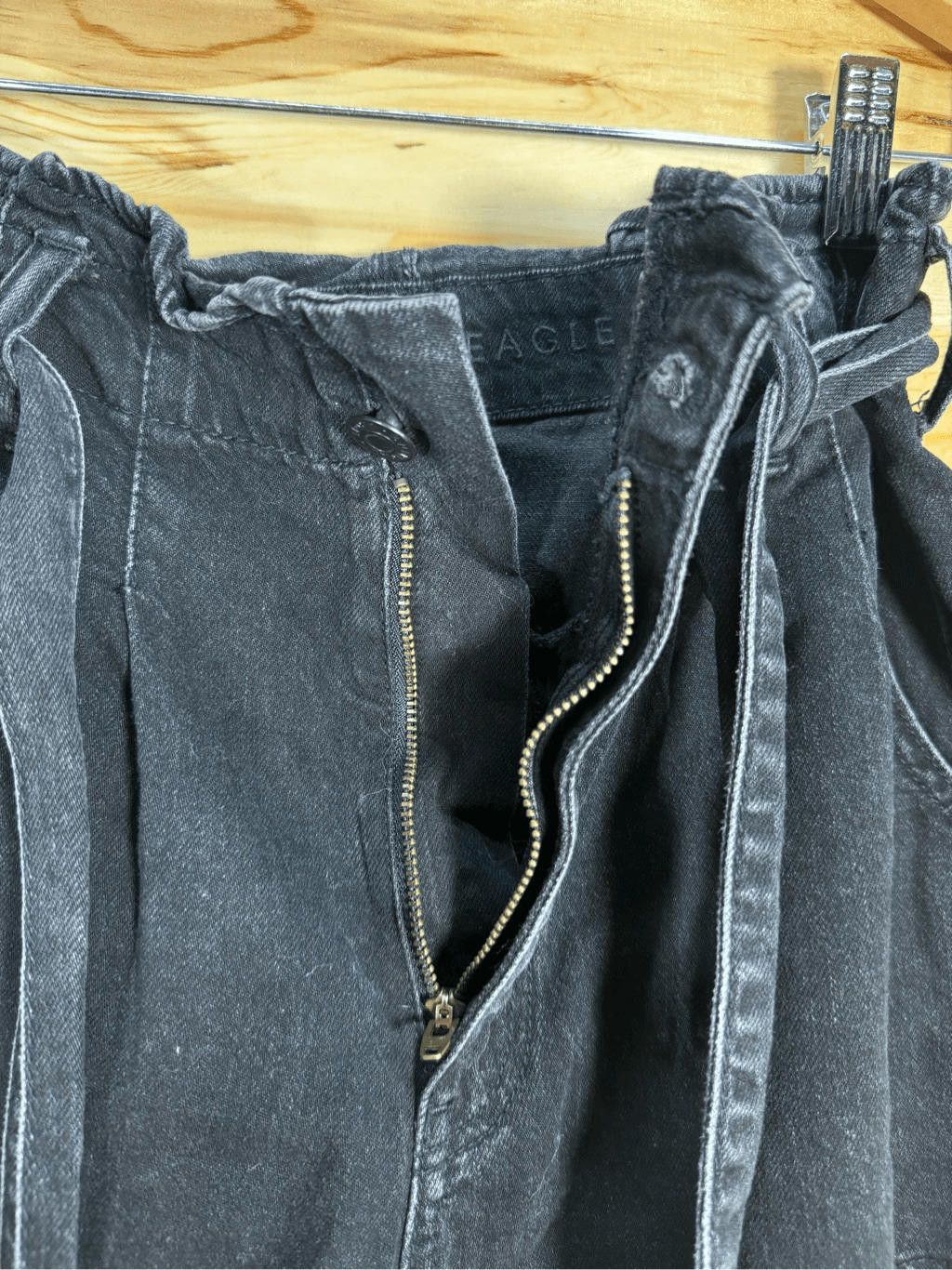 American Eagle Outfitters American Eagle Women's Size 6 Black Mom Shorts Belt Tie Size 28" / US 6 / IT 42 - 7 Thumbnail