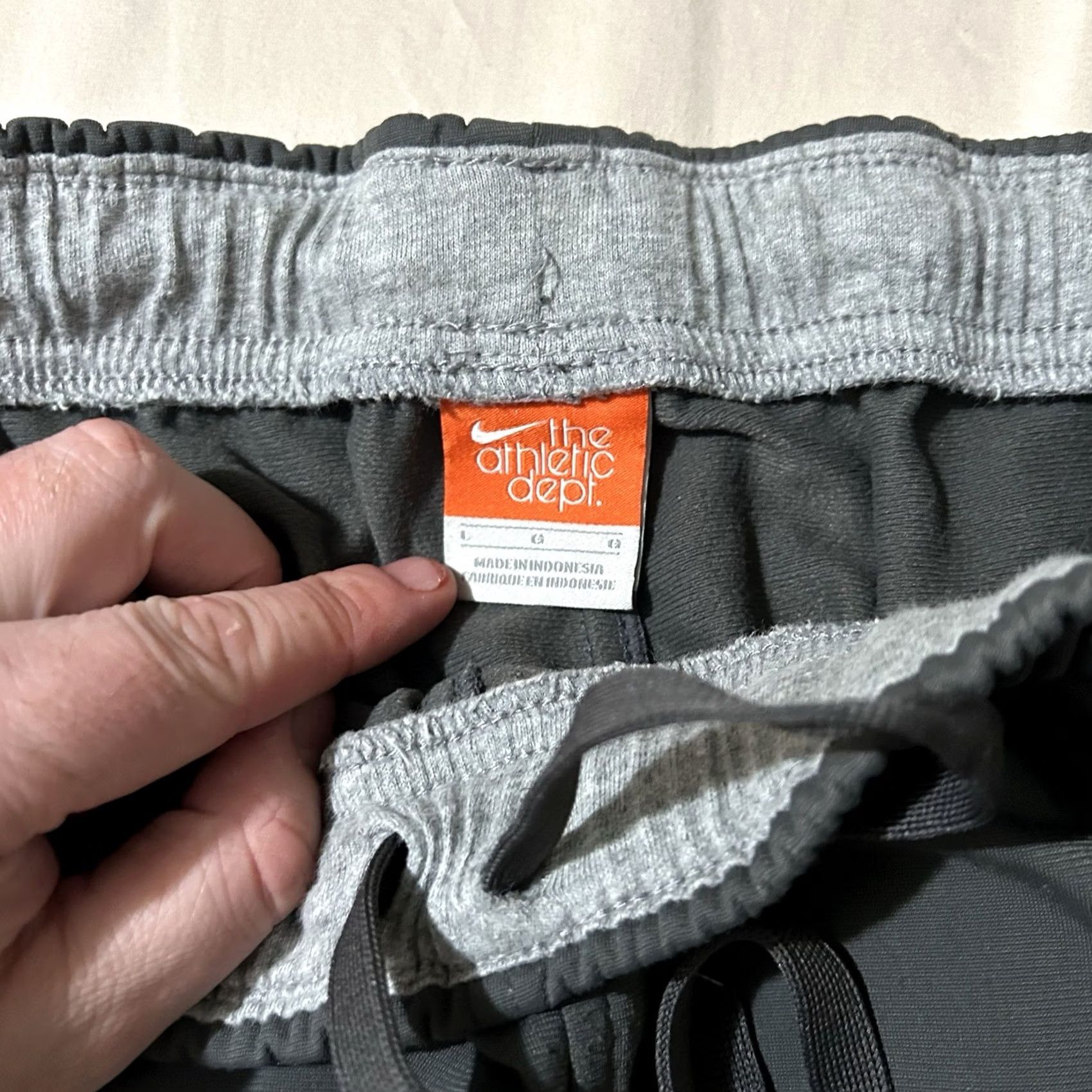 Nike VINTAGE Nike Track Pants Baggy Pleated Gray L Men Size Large Mens Regular Pants 90s 2000s Size US 33 - 3 Thumbnail