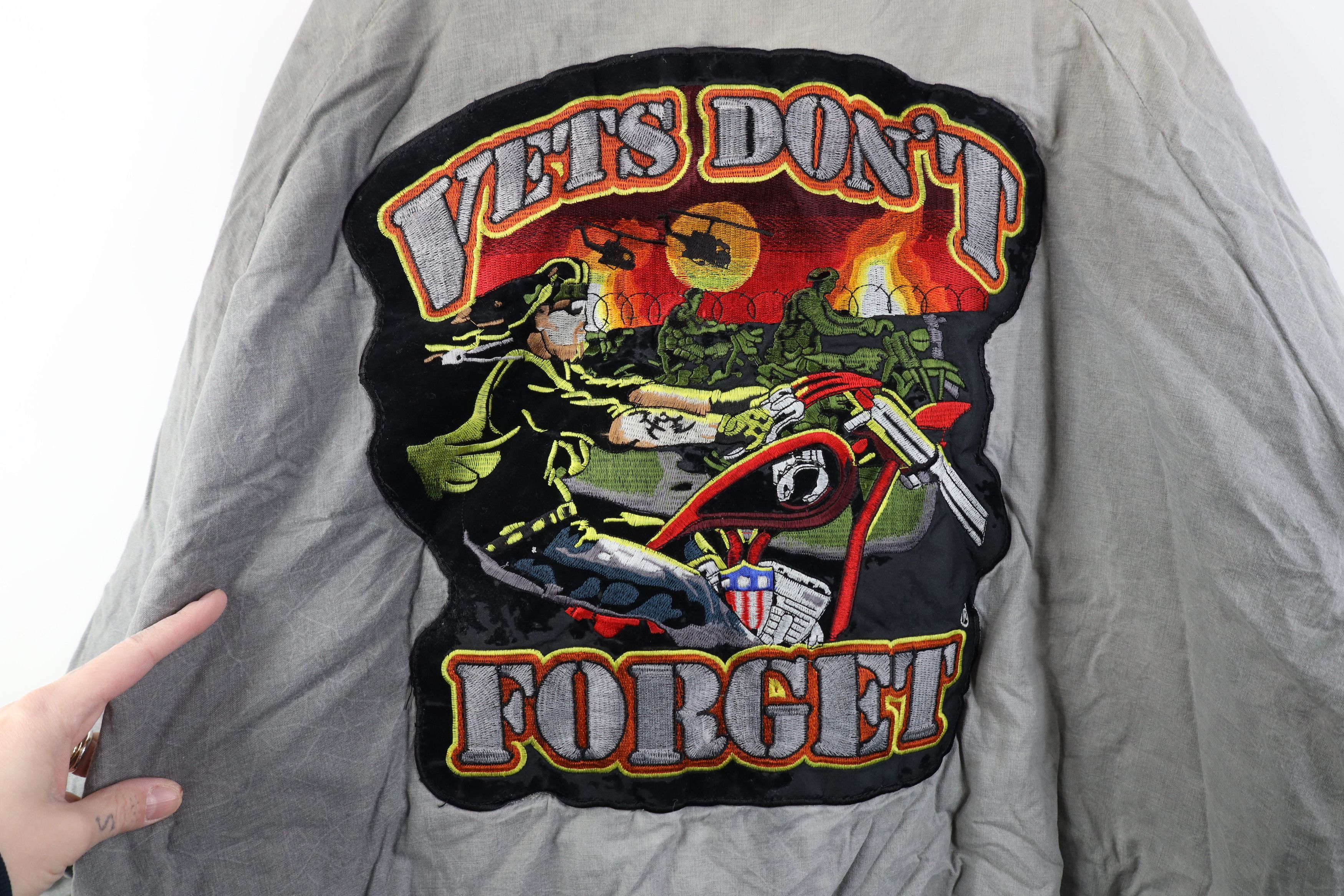 Vintage 90s Veterans Don't Forget Military Puffer Jacket
