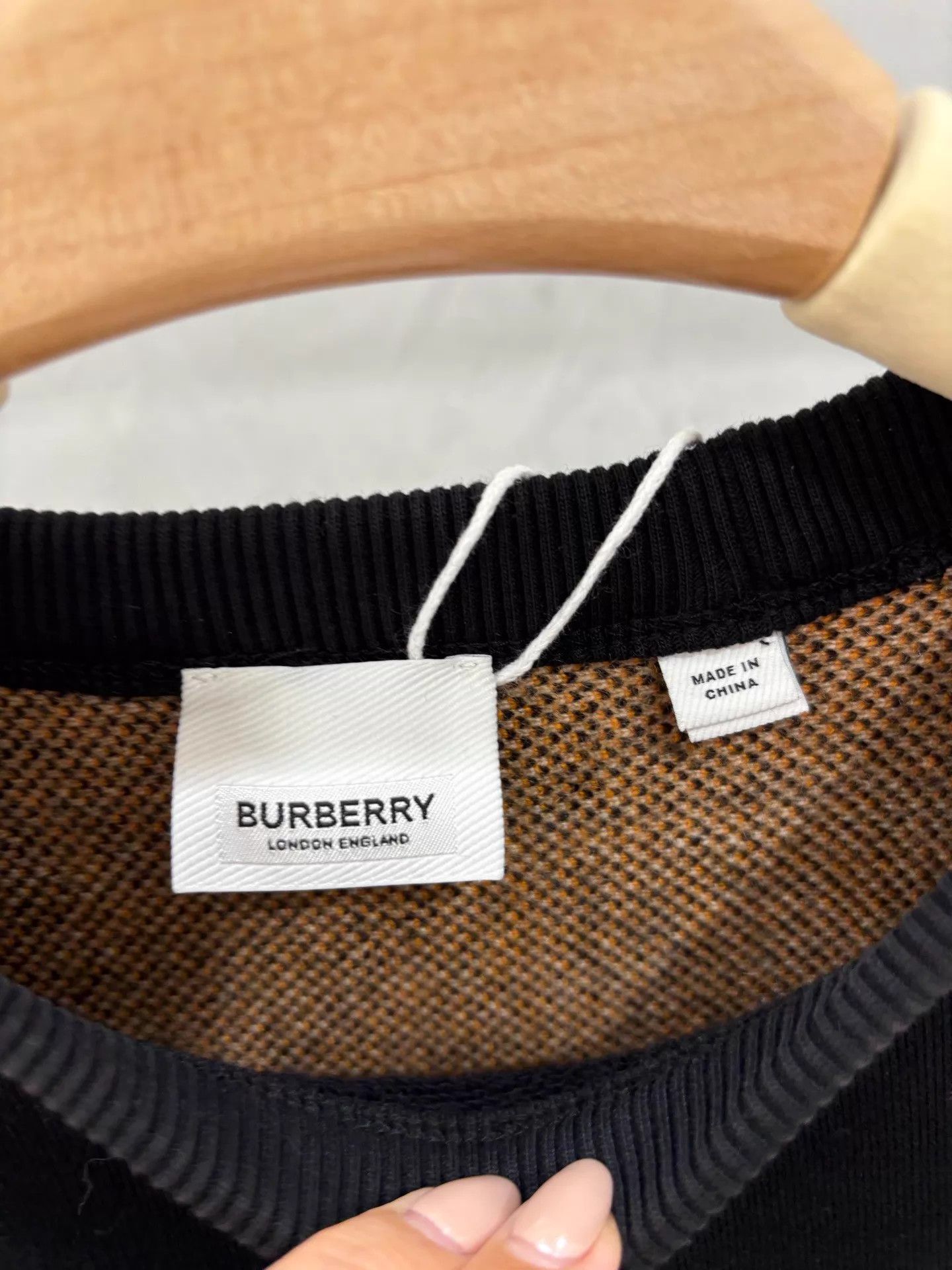 Burberry Burberry Star Back Big Logo Cashmere Sweatshirt XS Size US XS / EU 42 / 0 - 2 Thumbnail