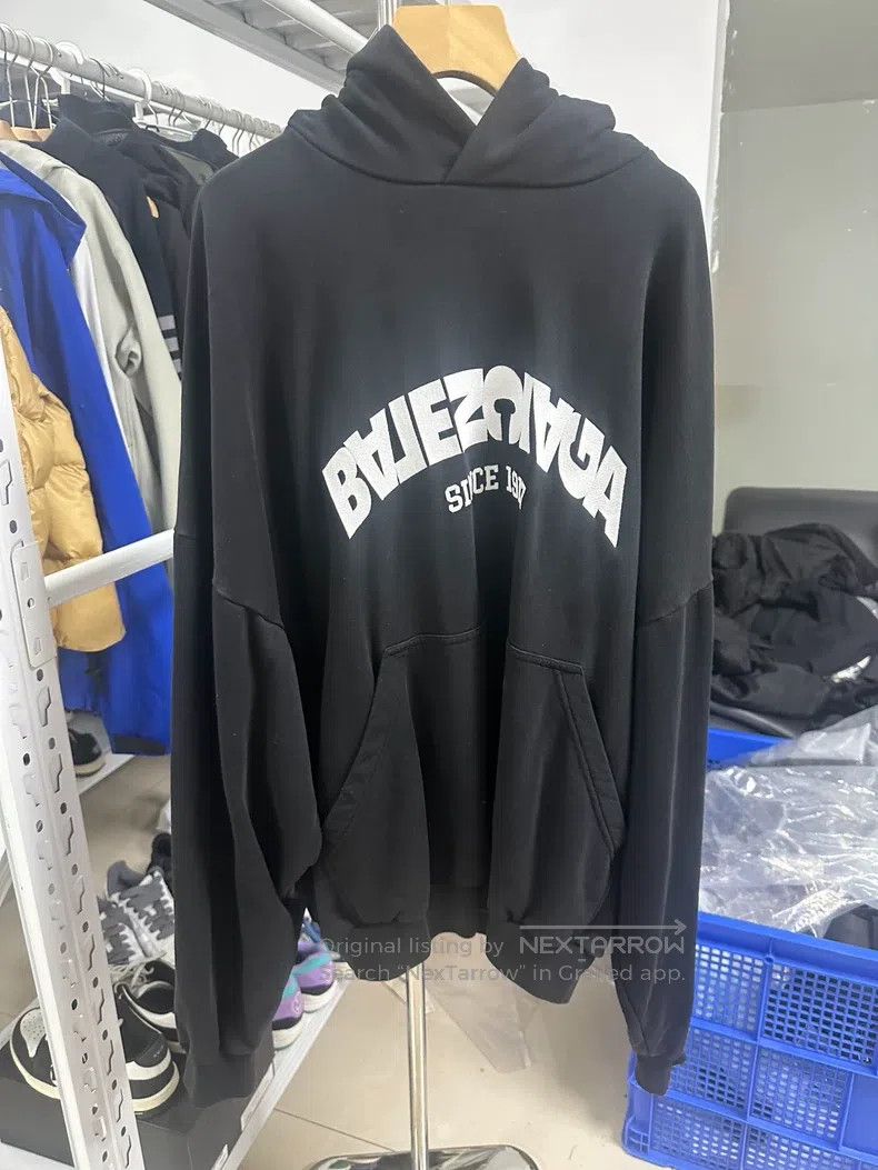 Balenciaga Balenciaga Letter Logo Printed Hooded Long Sleeve Sweatshi Size US M / EU 48-50 / 2 - 1 Thumbnail