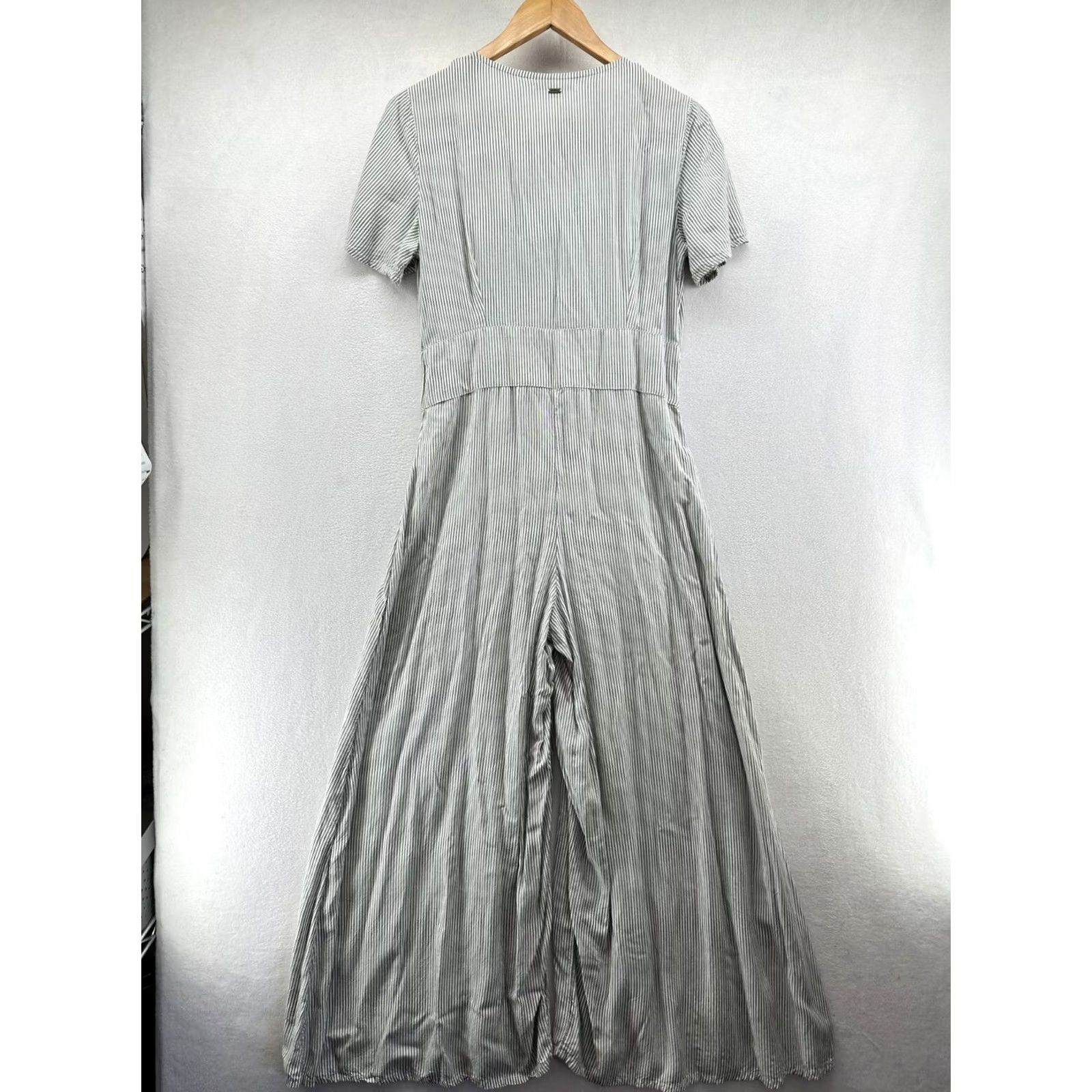 O'Neill O'Neill Jumpsuit Gray Striped V-Neck Women L One Piece Short Sleeve Button Wide-Leg Classic Pink? Size 36" / US 14 / IT 50 - 2 Thumbnail