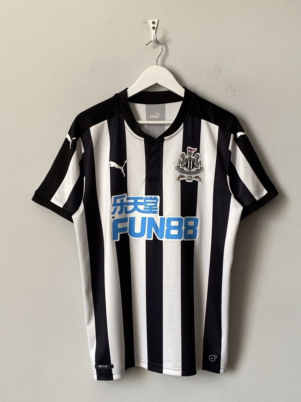 Puma Puma Newcastle United 2017/18 Home Soccer Jersey Size US L / EU 52-54 / 3 - 1 Thumbnail