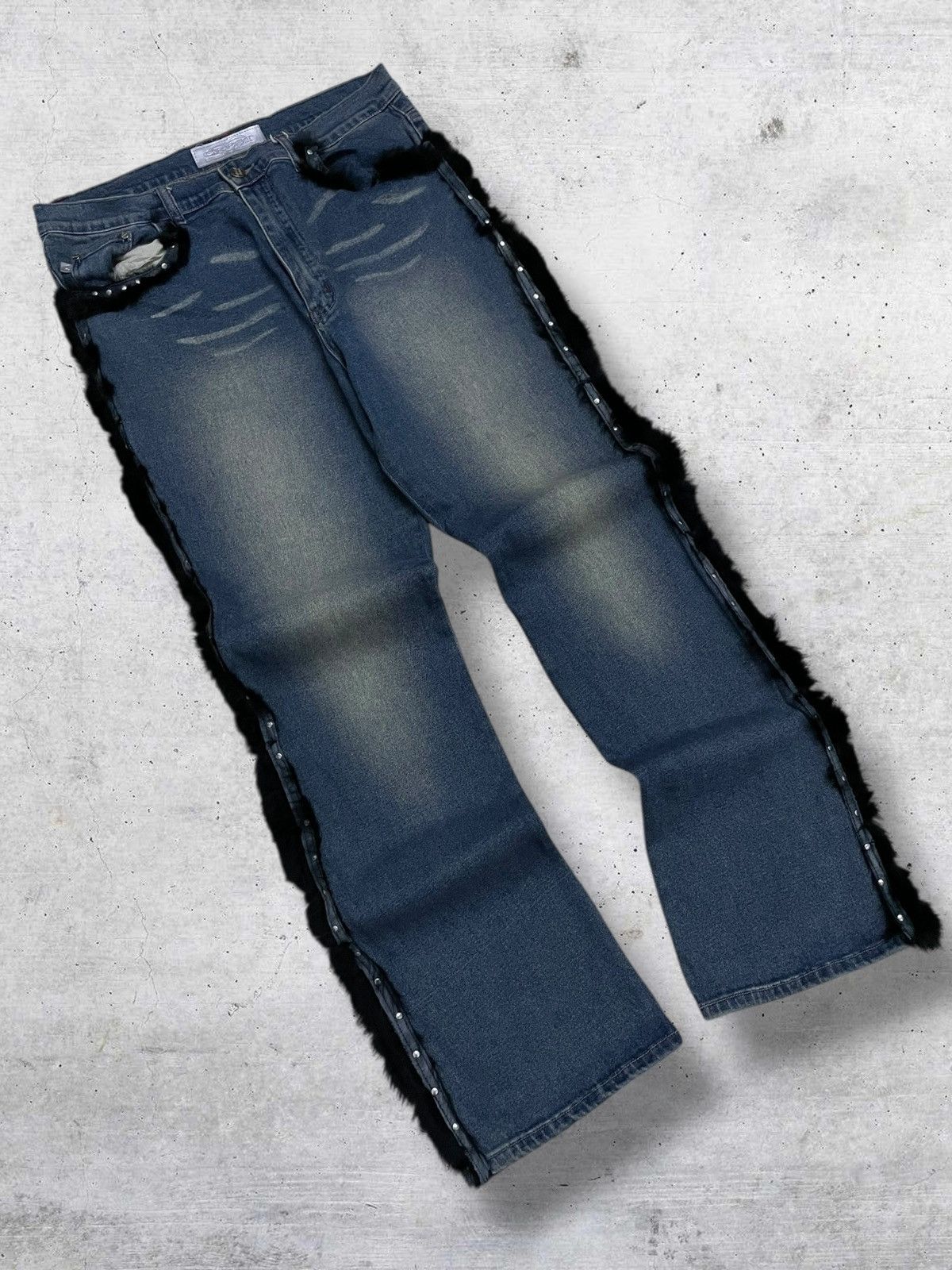 Beauty Beast VINTAGE CHEST OG DESIGNER FLARED FUR SIDE TAPE ICONIC DENIM Size US 32 / EU 48 - 2 Thumbnail