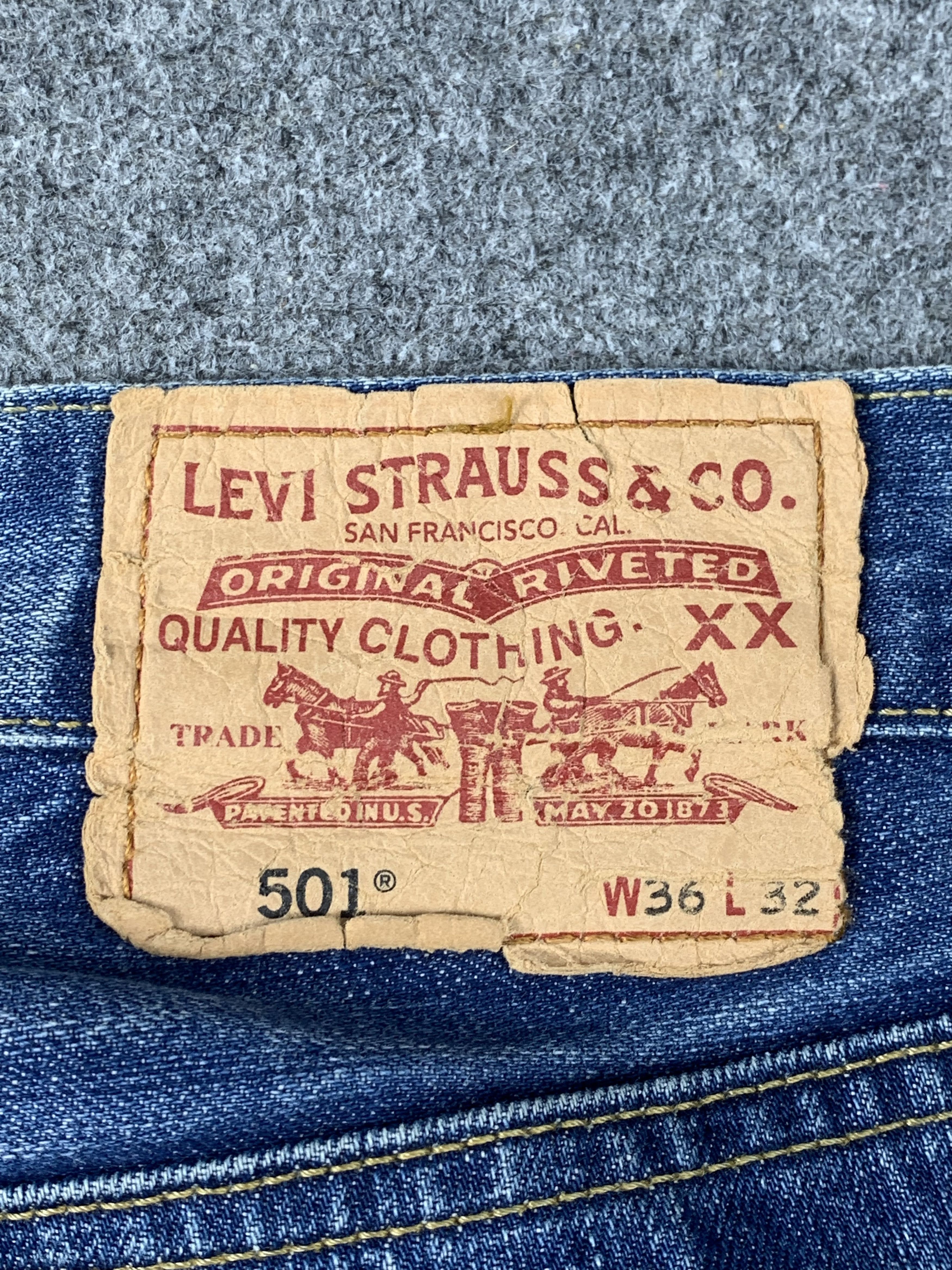 Vintage Distressed Levis 501 Faded Blue Jeans DP1975