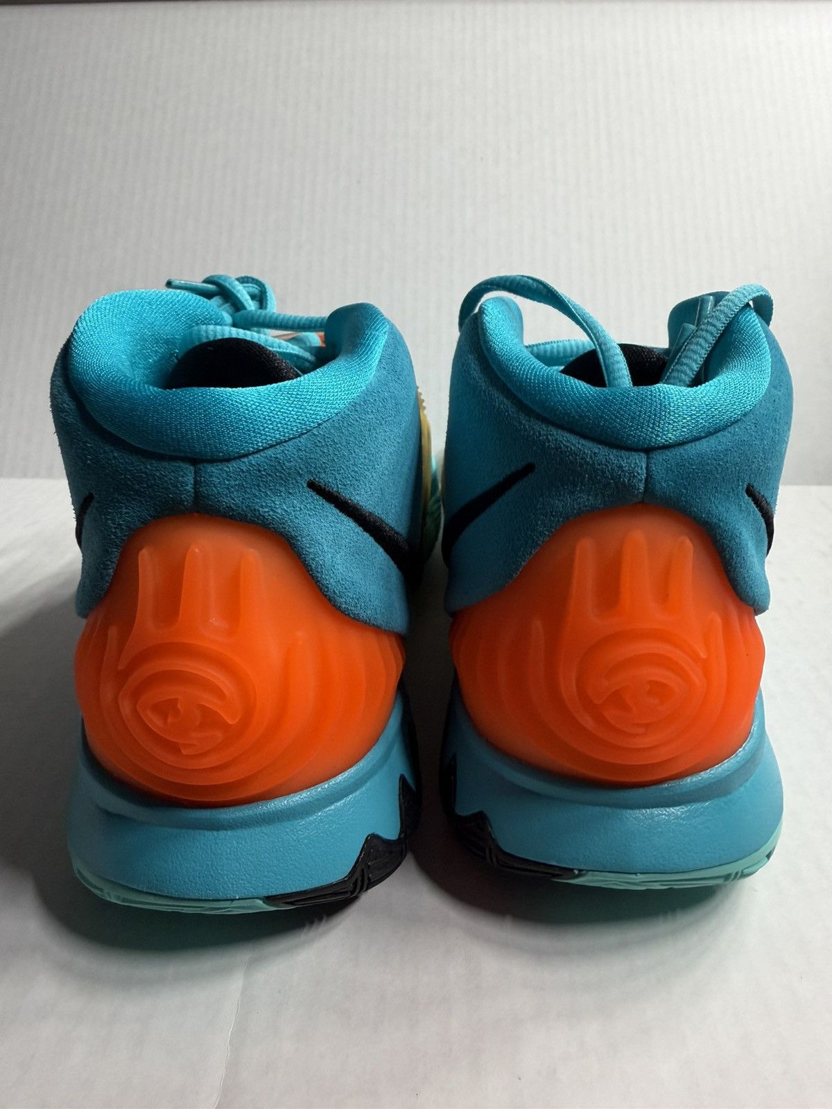 Nike Nike Kyrie 6 (GS) Grade School Kid's Sneaker NEW in Box 7Y Size US 7 / EU 40 - 4 Thumbnail