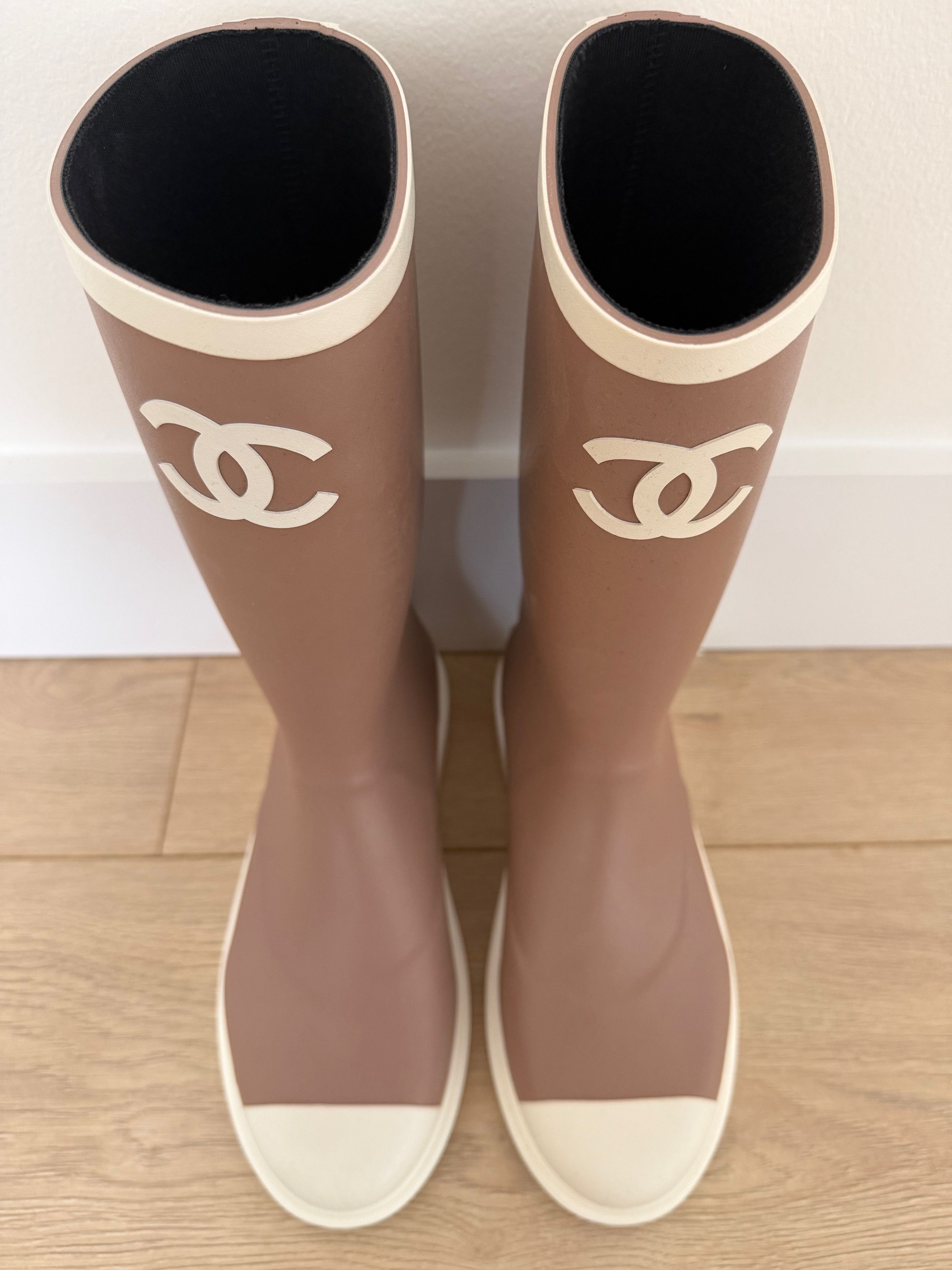 Chanel Chanel 26C White CC Logo High Pull On Rubber Rain Boots 36 Size US 6 / IT 36 - 16 Thumbnail