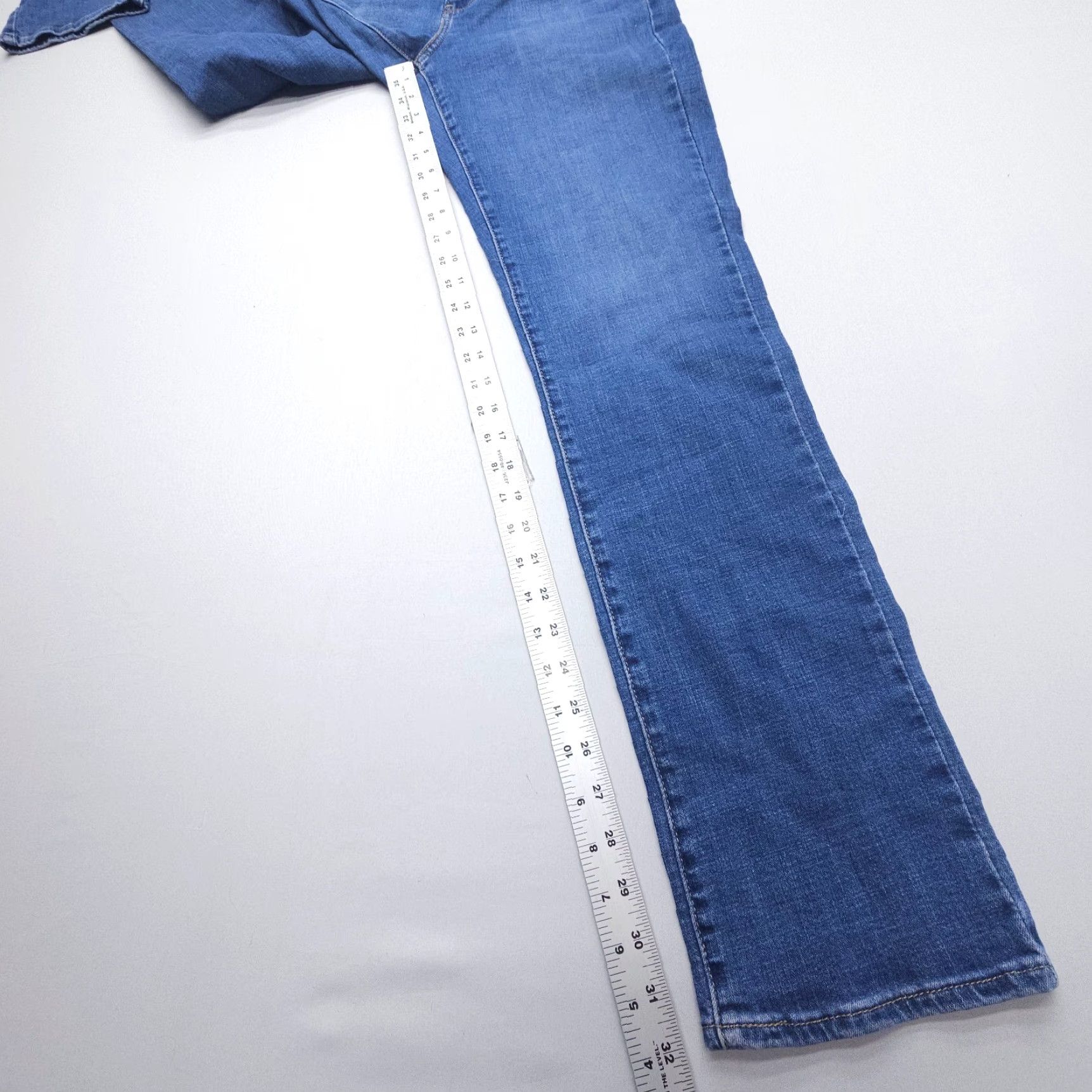 Levi's Levi's Blue Denim Jeans Womens Classic Straight 28 Mid Rise 32"Inseam Stretch Pocket 5-Pocket Logo Regular Size Type Jeans Woman Mens? Size 28" / US 6 / IT 42 - 4 Thumbnail