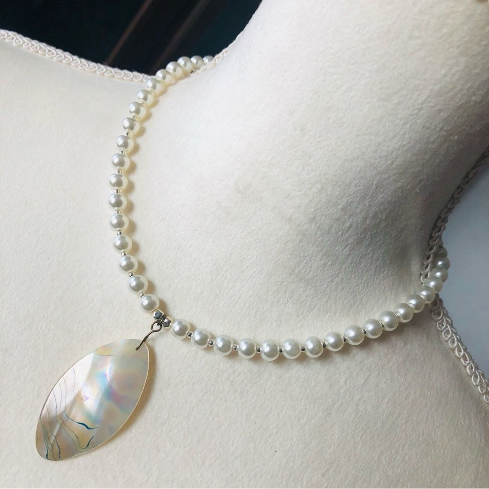 Handmade Handcrafted repurpose elegant shell pendant Pearl necklace Size ONE SIZE - 1 Thumbnail