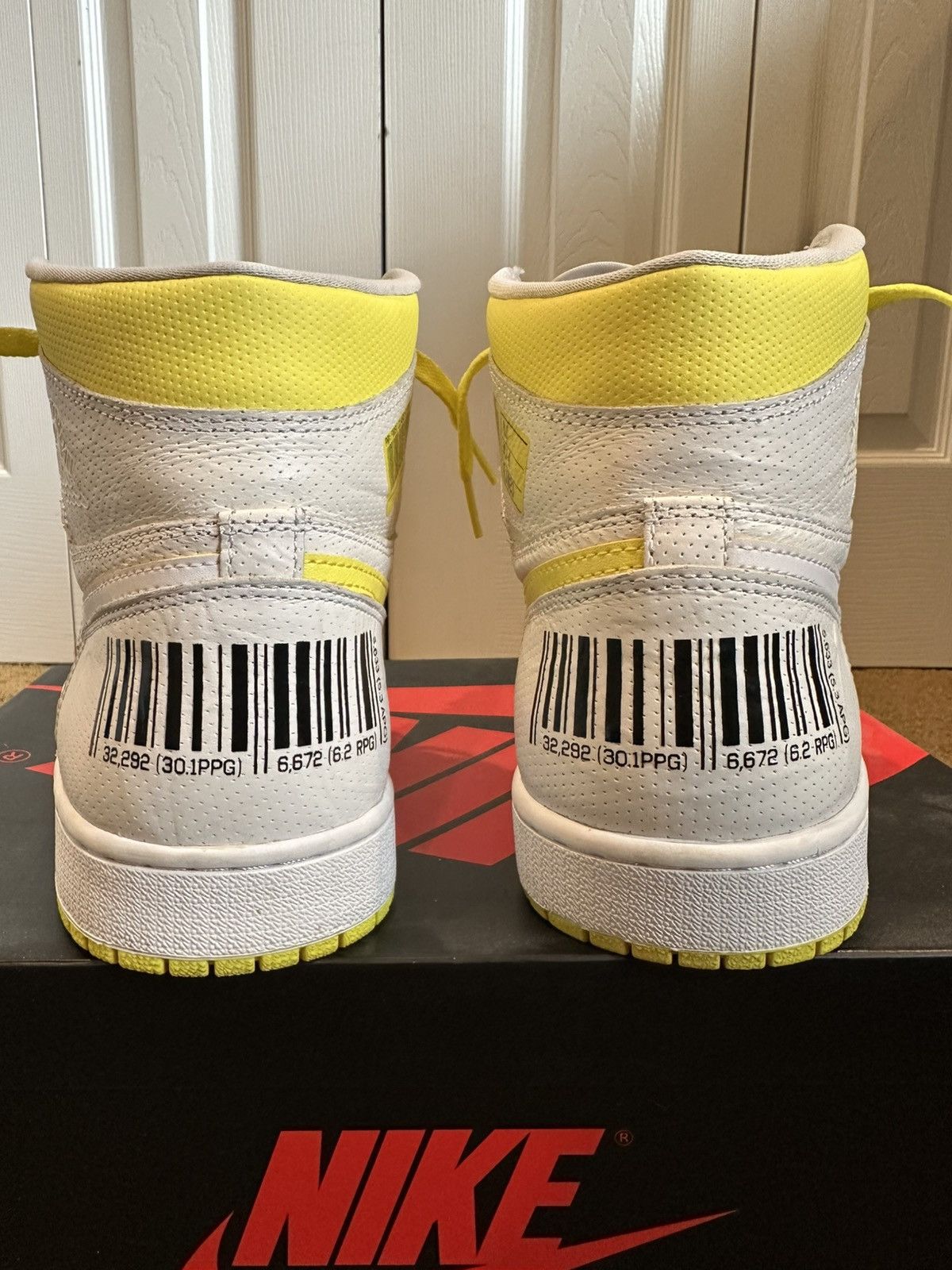 Jordan Brand × Nike Jordan 1 Retro High First Class Flight Size US 11 / EU 44 - 5 Thumbnail