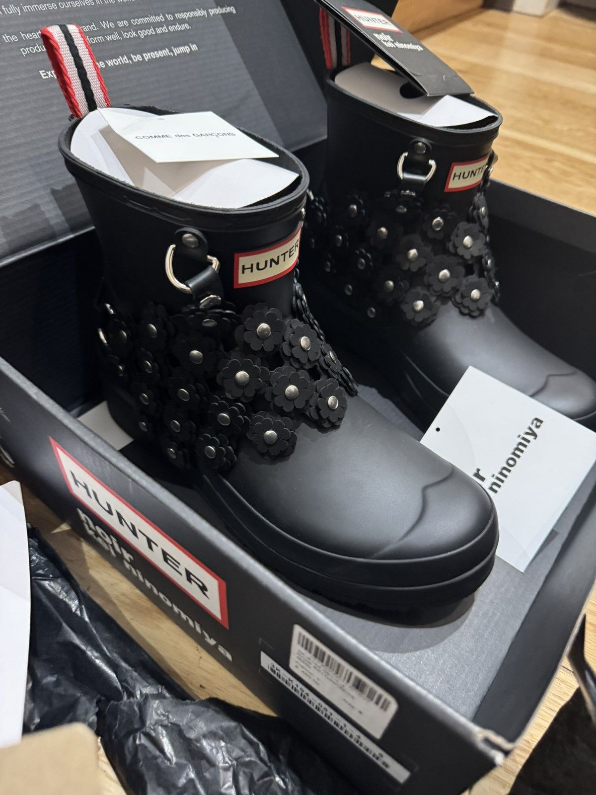 Comme des Garcons Noir Kei Ninomiya x Hunter flower chain-link rubber boots Size US 8 / EU 41 - 2 Thumbnail