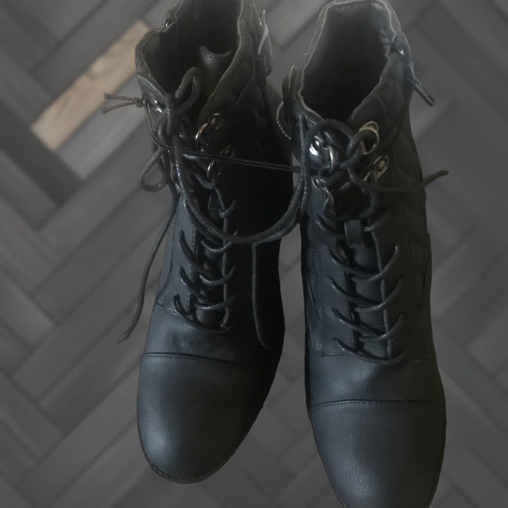Vintage Daisy Fuentes Boots Size 11 Boots Women Leather Upper Lace-Up Zipper Closure Side Block Heel Bootie Black Ankle Shaft Casual Size US 11 / IT 41 - 1 Thumbnail