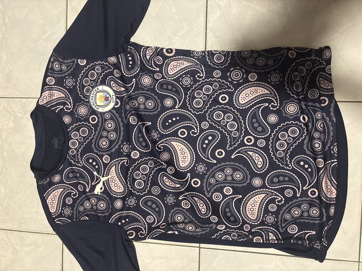 Puma × Vintage Manchester city 20/21 pregame jersey, Navy/Pink bandana Size US M / EU 48-50 / 2 - 1 Thumbnail