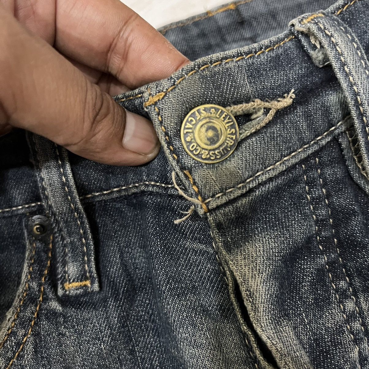 Japanese Brand Vintage Y2K Levi’s Distressed Denim Jeans Size US 31 - 6 Thumbnail