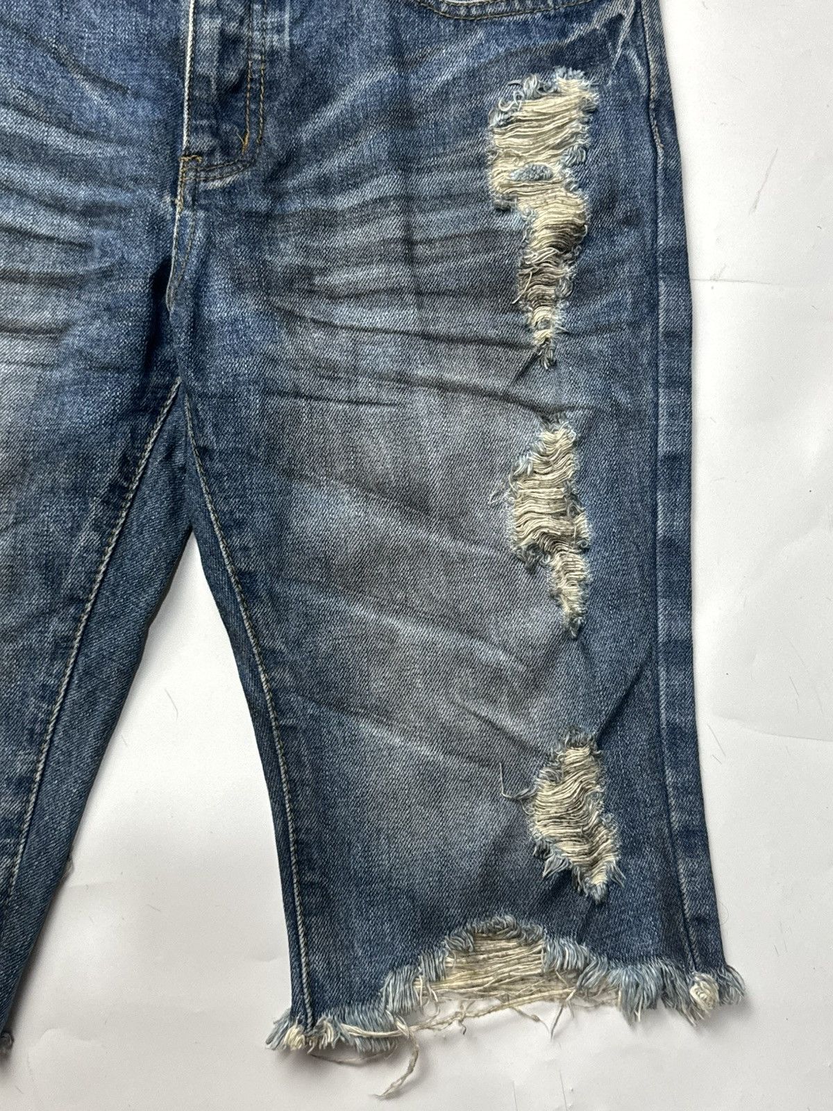 GOSTAR DE FUGA FUGA Distressed Denim Shorts Size US 29 - 4 Thumbnail