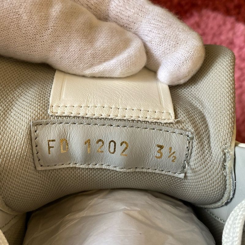 Louis Vuitton Louis Vuitton White Trainer Low-Top Sneakers - Size US 8 / IT 38 - 3 Thumbnail